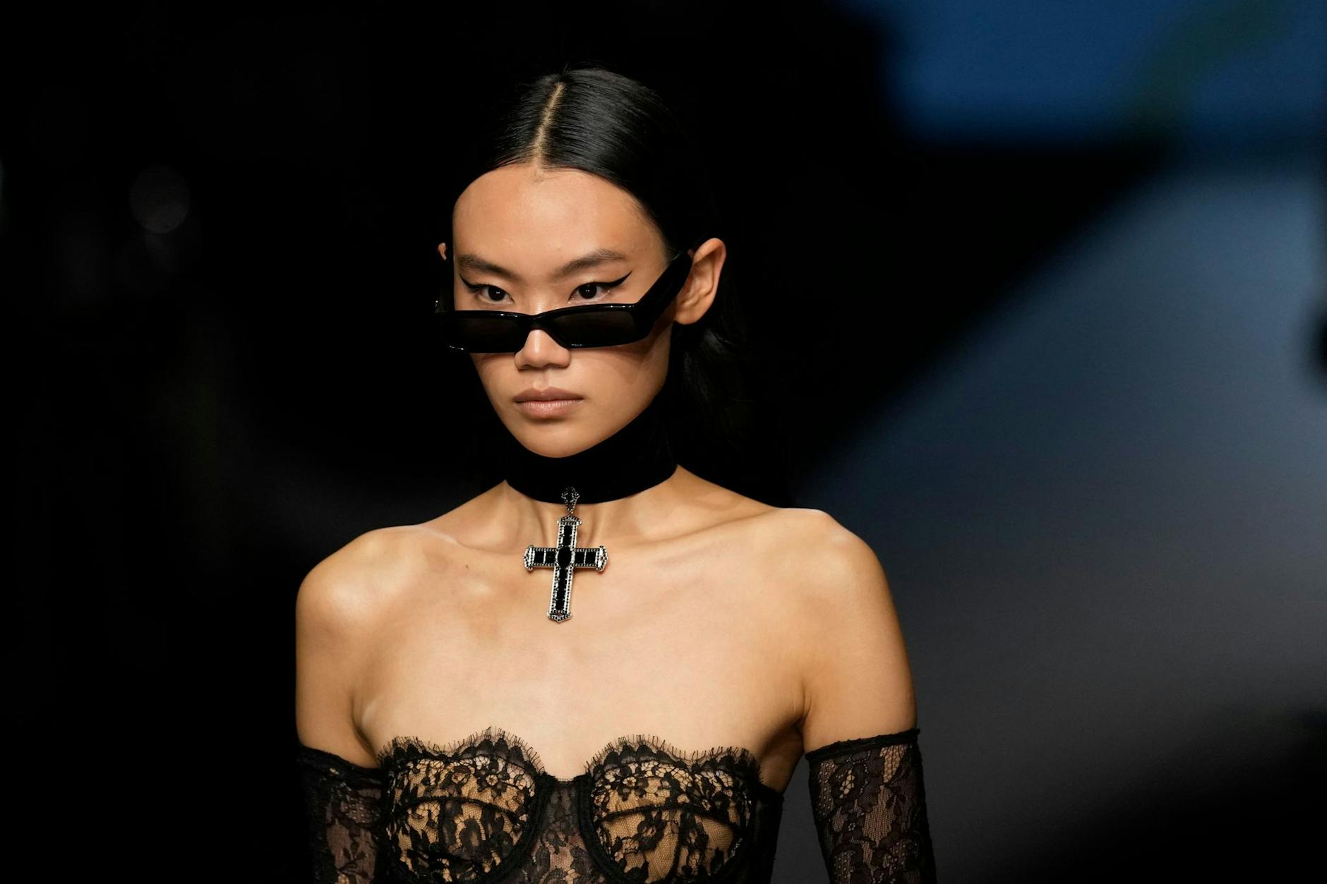 Die verruchte Kreation des Designer-Duos erinnert an bekannte Looks der 41-Jährigen Kim Kardashian.