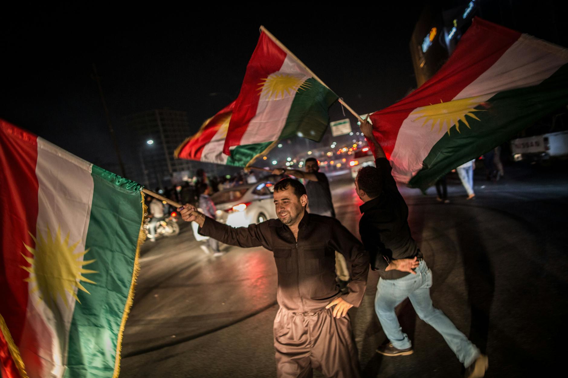 Kurden feiern am 25.9.2017, nach der Schließung der Wahllokale für ein Referendum für einen unabhängigen kurdischen Staat, auf einer Straße in Erbil, Irak (Archivbild).