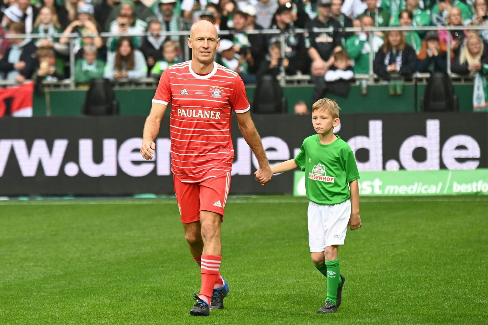 Einer der Star-Gäste des Spiels: Ex-Bayern-Profi Arjen Robben.