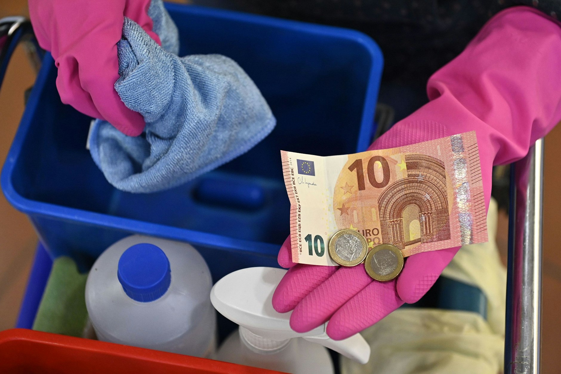 Der Mindestlohn steigt, auch Minijobber dürfen ab 1. Oktober mehr verdienen.