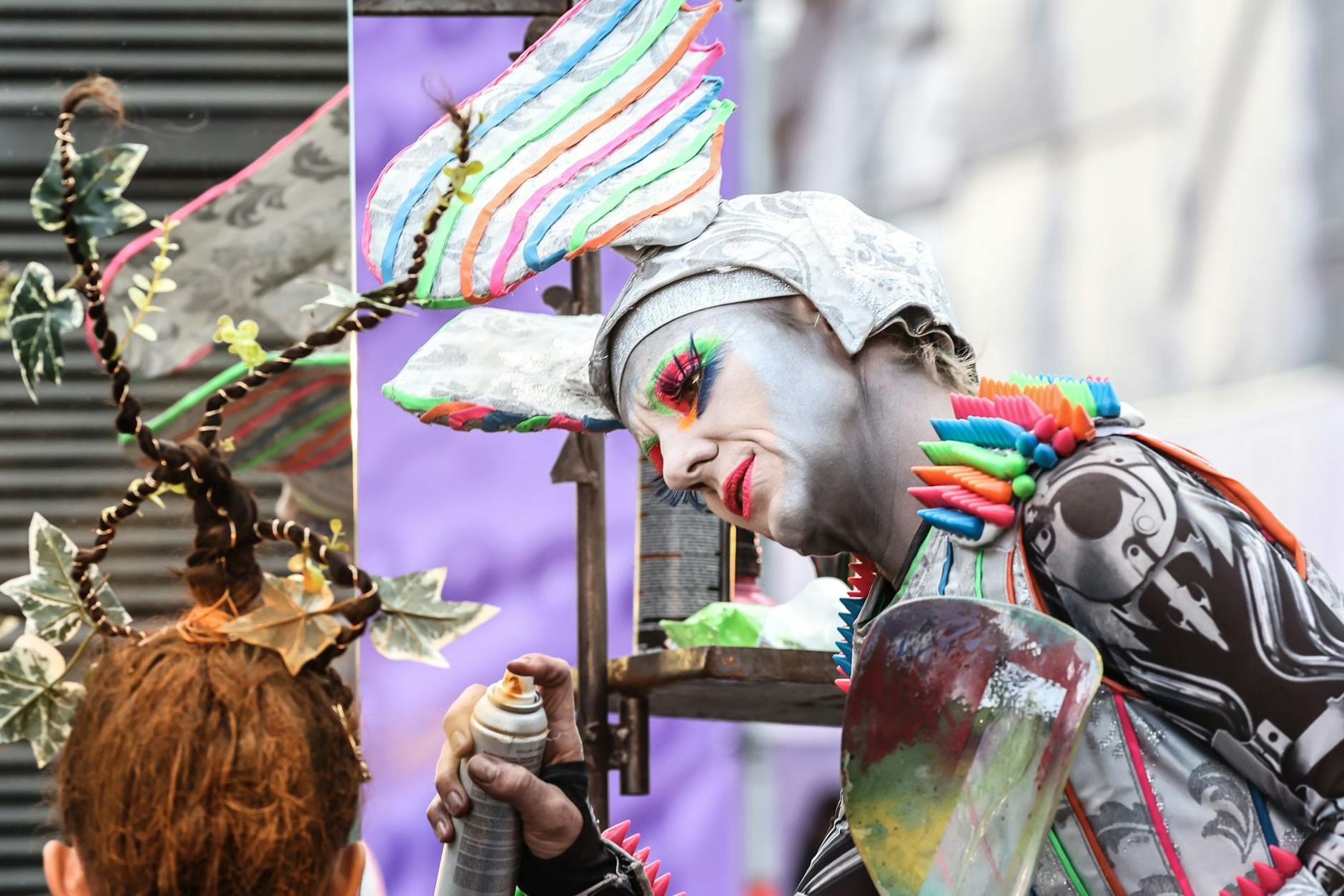 Schminken beim Berliner Lollapalooza 2022