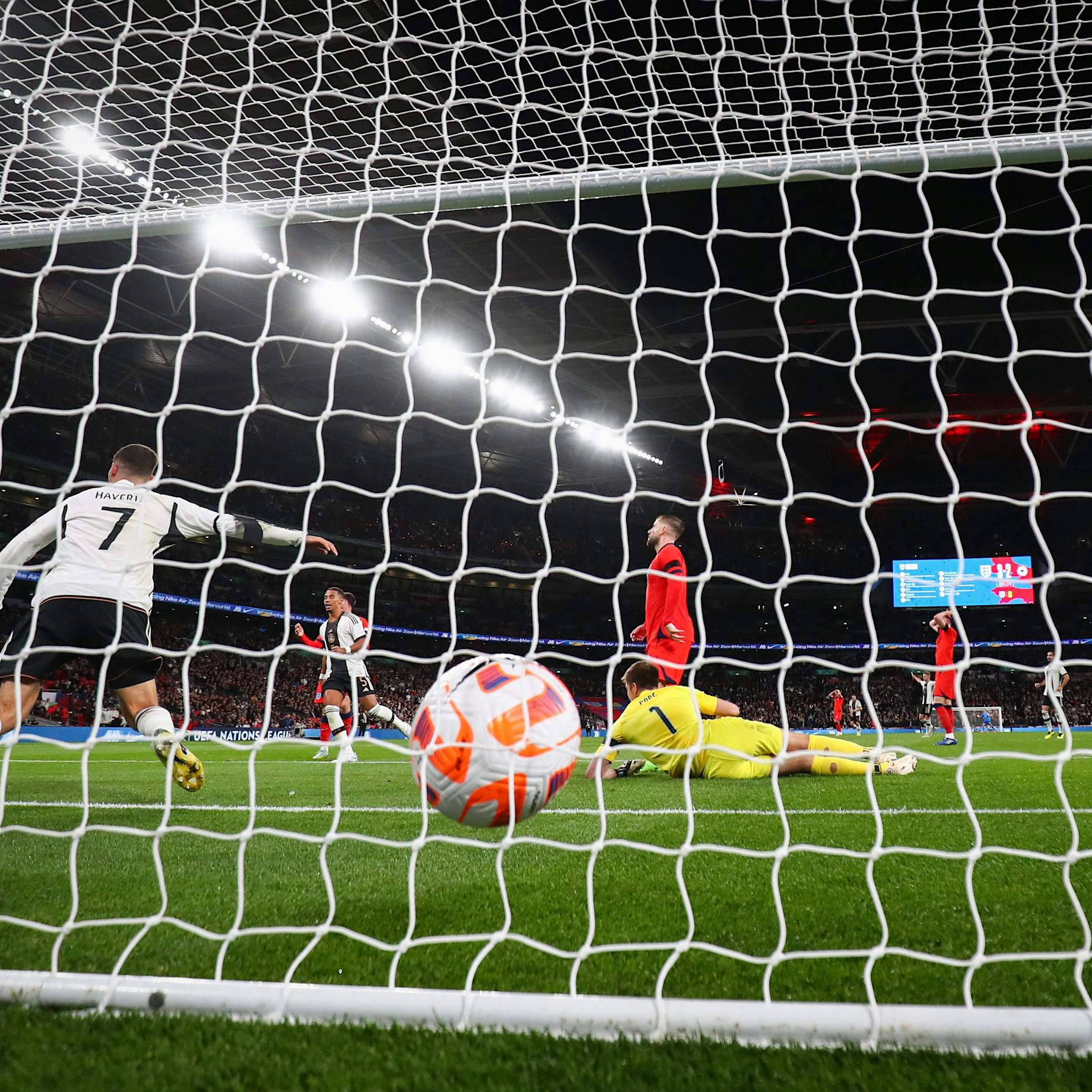 Nur ein 3:3 - Deutschland verspielt Prestigesieg gegen England