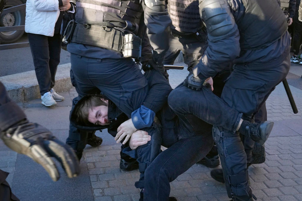 Russland: Berichte über Warnschüsse bei Anti-Kriegs-Protest