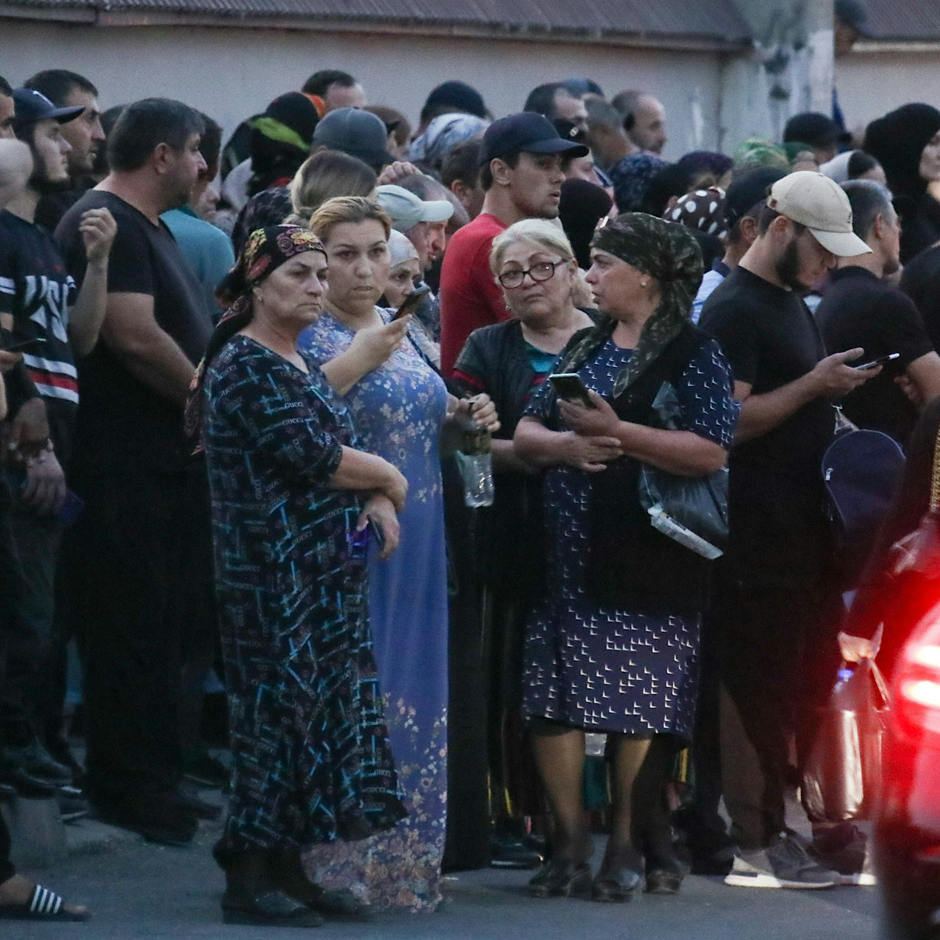 „Russland hat die Ukraine attackiert“: Frauen führen Proteste gegen Mobilmachung