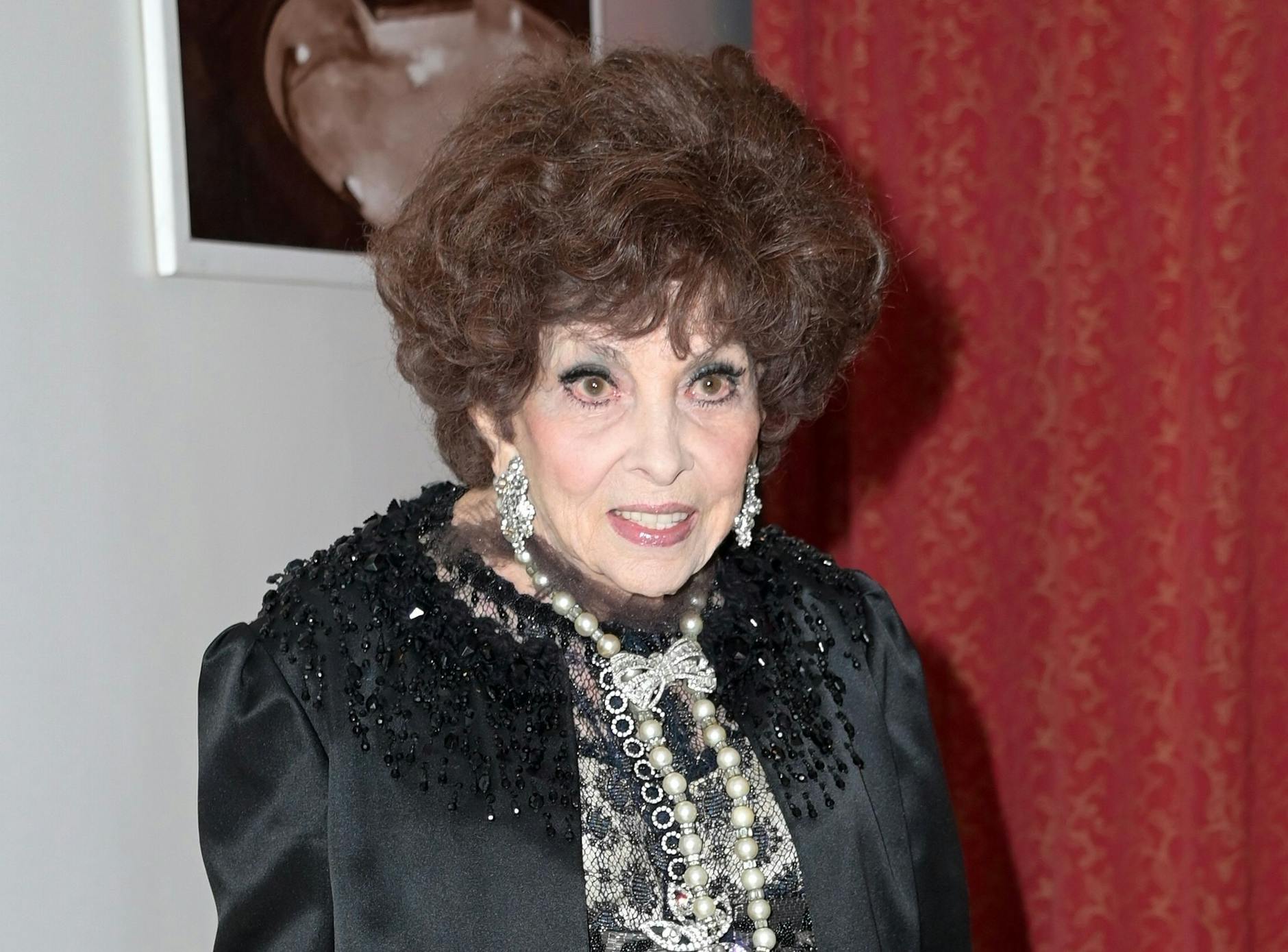 ARCHIV - Mit 95 versuchte Gina Lollobrigida als Kandidatin einer Anti-Establishment-Partei den Schritt in die italienische Politik - er misslang. uma Press Wire/dpa