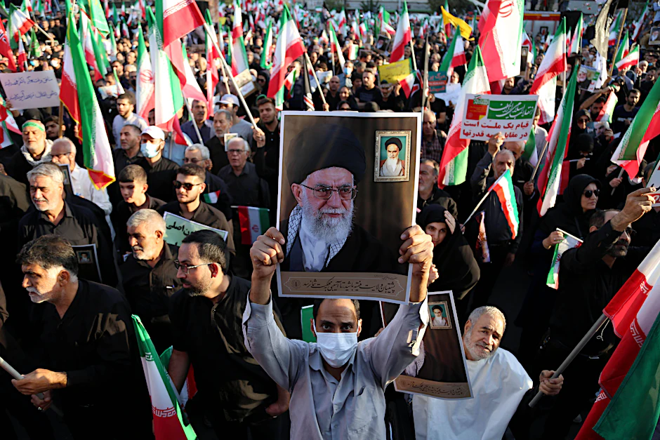 Demonstranten protestieren in Teheran gegen das iranische Regime.&nbsp;