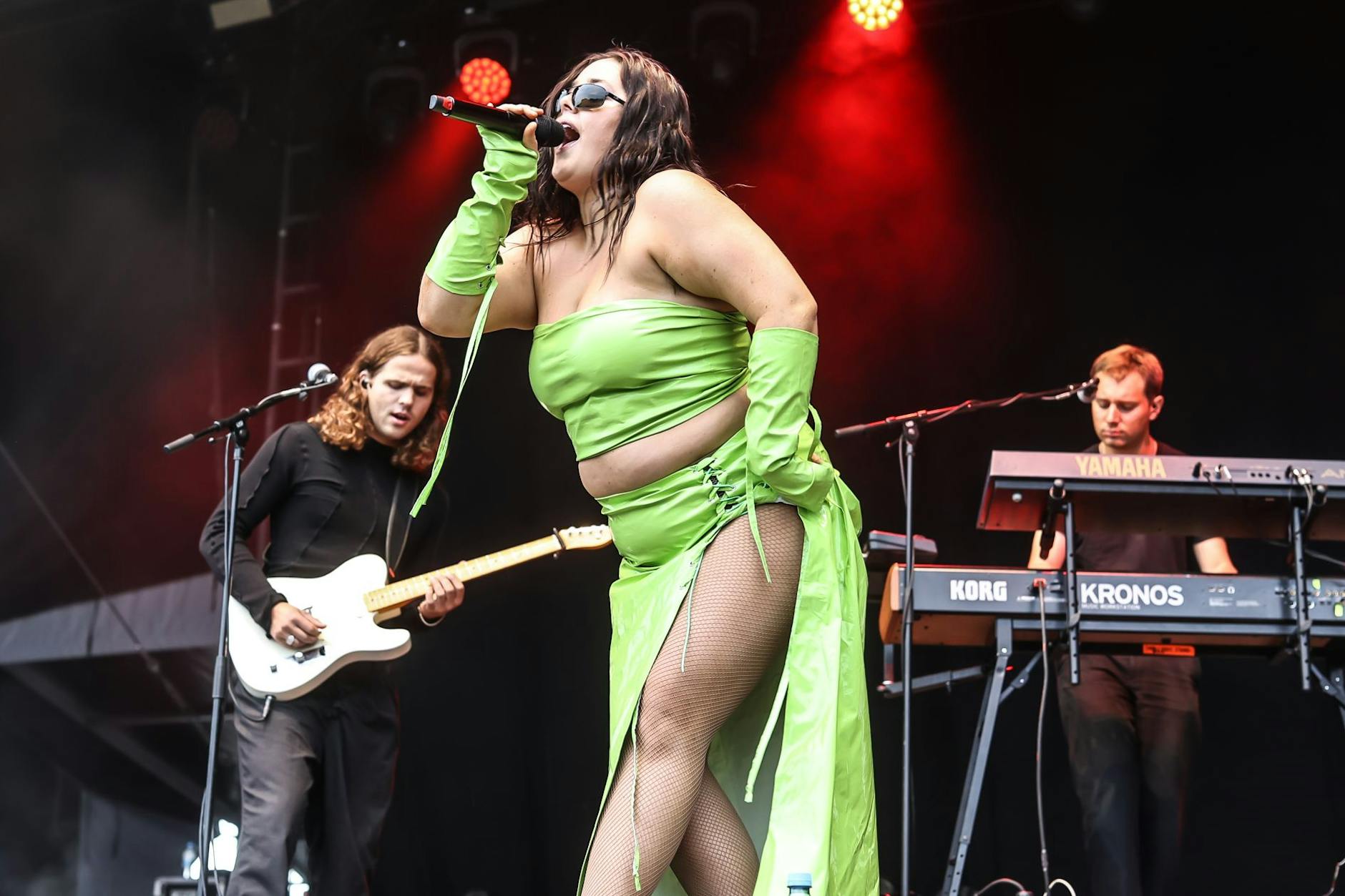 Giftgrünes Outfit: Jada aus Dänemark