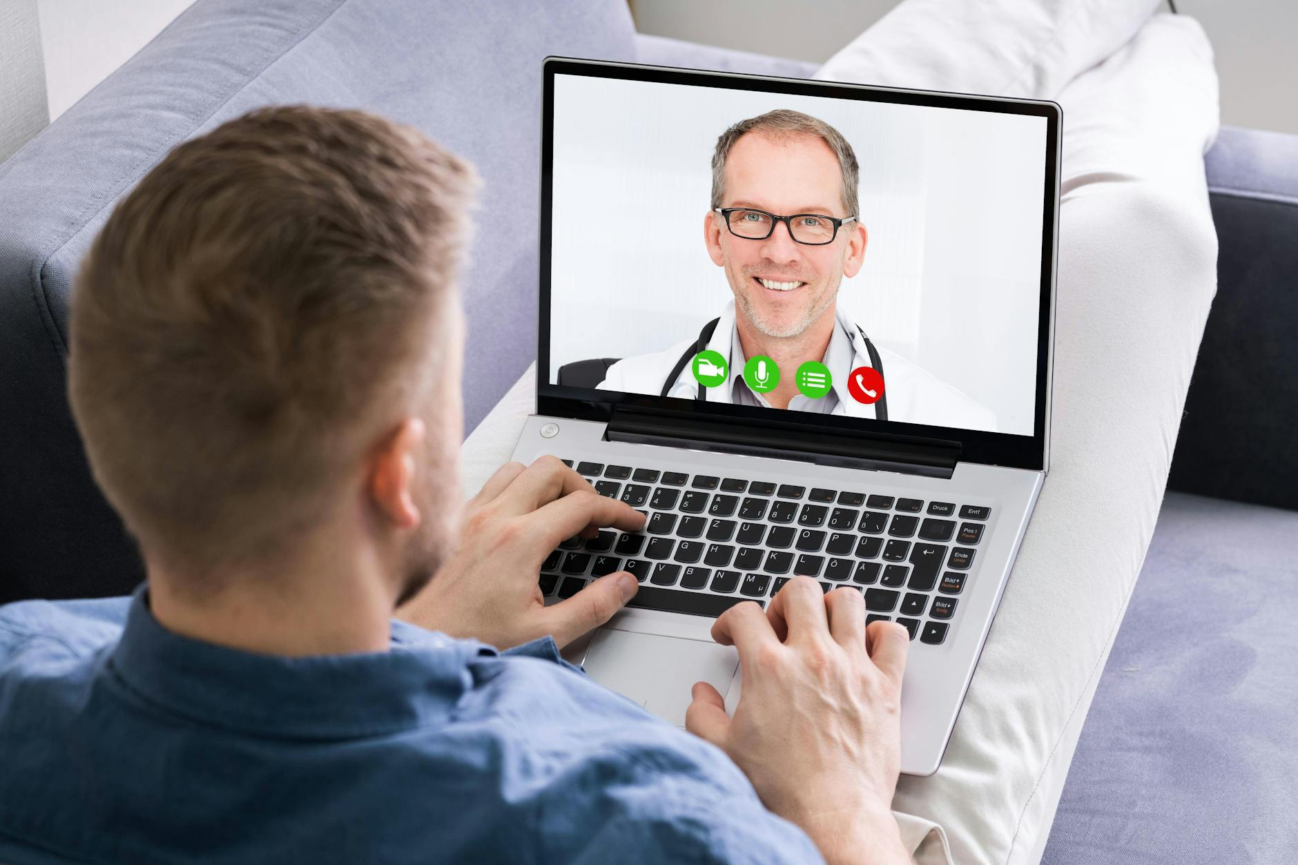 Eine Videosprechstunde ist oftmals stressfreier als ein Vor-Ort-Termin in einer Praxis.