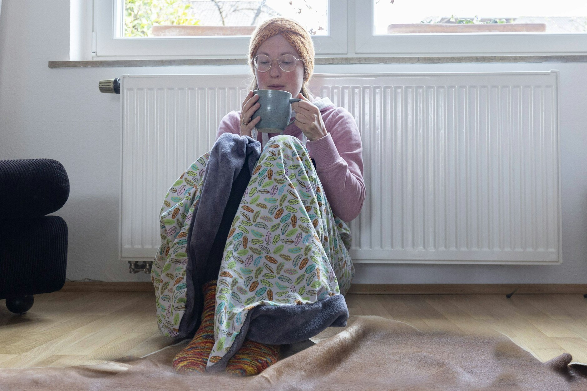 Bibbern oder Heizung andrehen? Wegen der gestiegenen Energiepreise überlegen viele derzeit zweimal, ob sie wirklich schon heizen sollen.