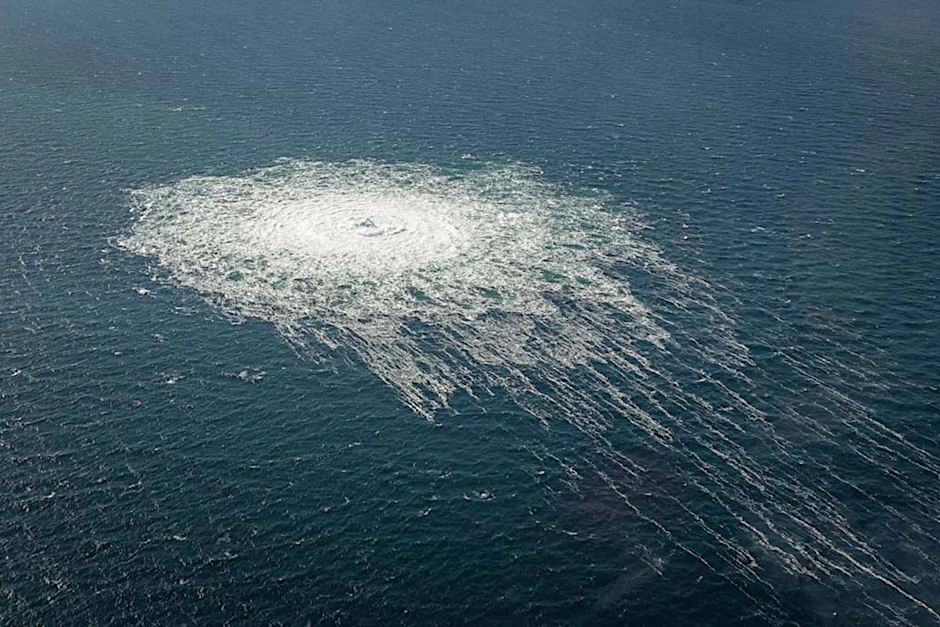 Aus einem der drei Lecks an den Nord-Stream-Gaspipelines in der Ostsee tritt Gas aus.