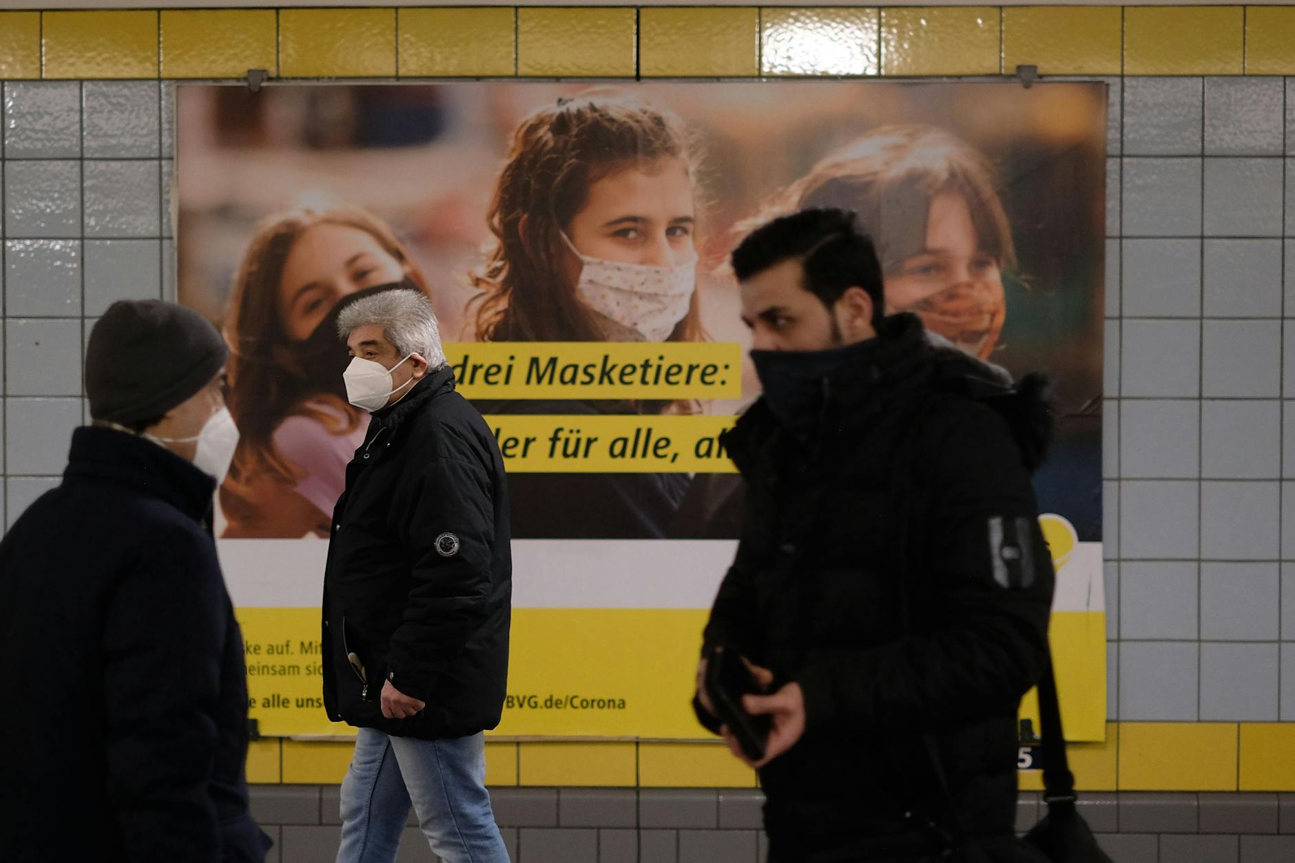 Die Maskenpflicht in Berlin bleibt.