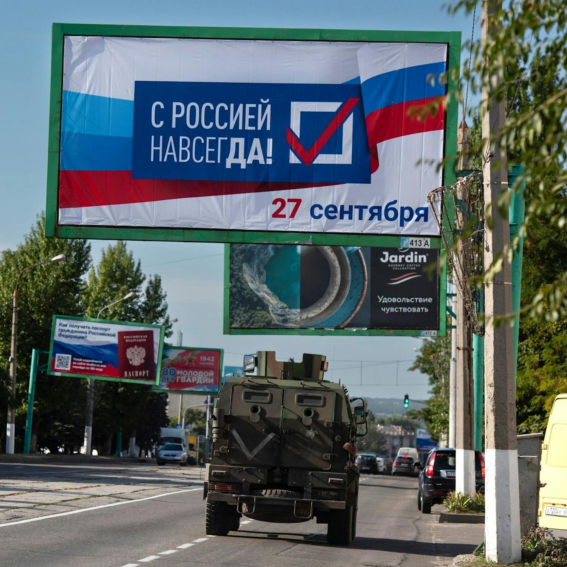 Russische Besatzungsbehörden inszenieren Sieg bei Scheinreferenden