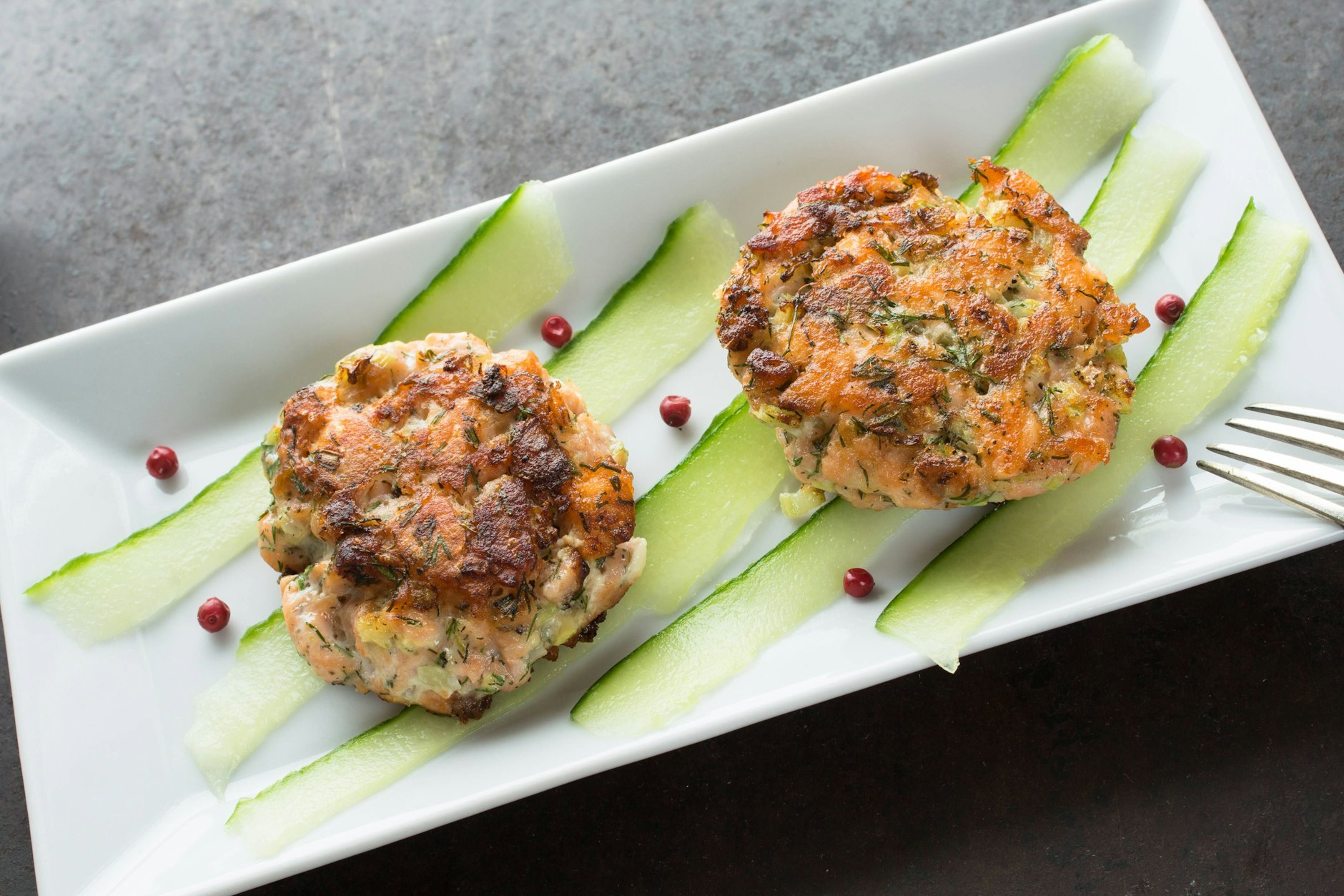 Das Rezept für leckere Fisch-Frikadellen schmeckt besser als die Bouletten auf dem Fischmarkt.