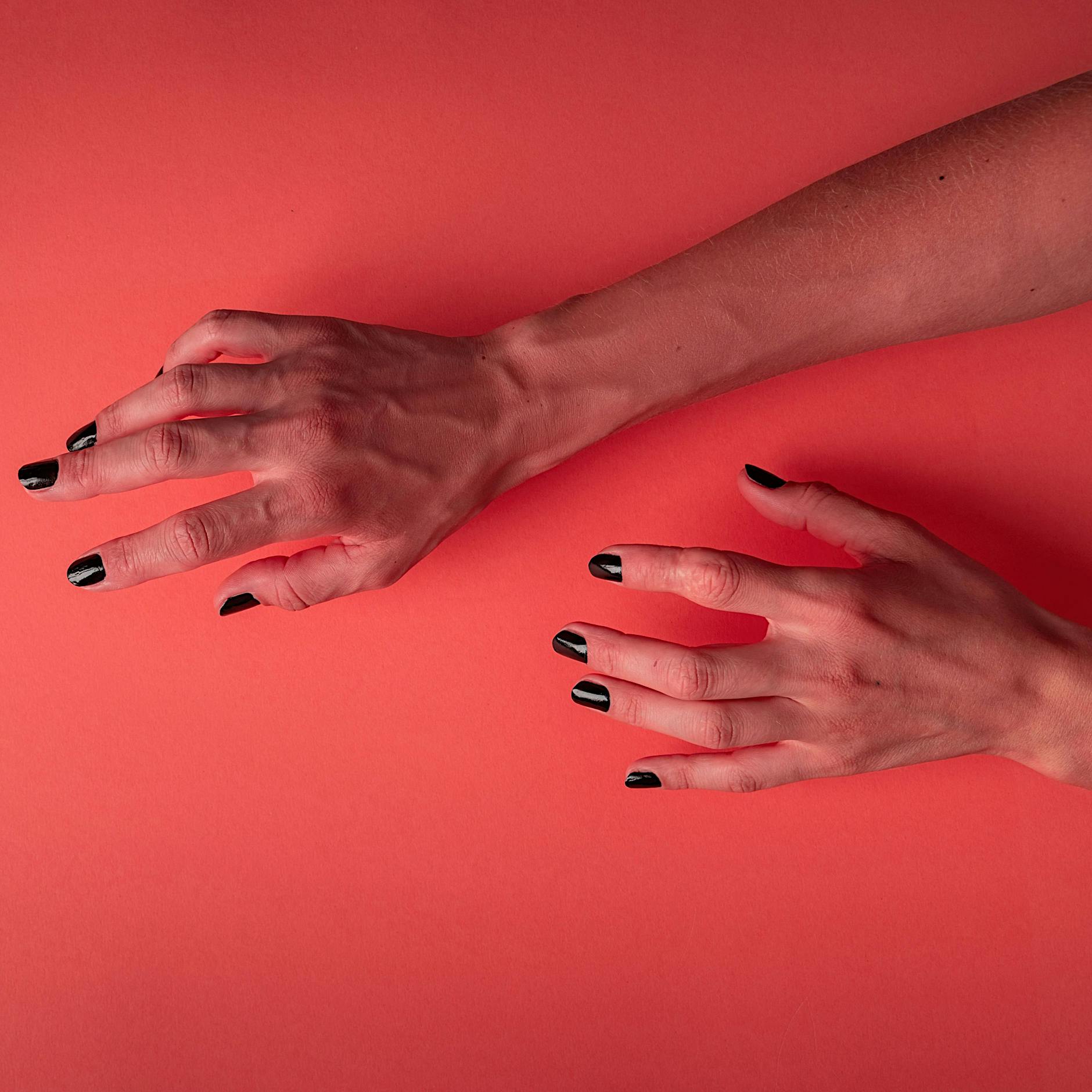 Fingerspitzengefühl: Das sind die Nagellack-Trends für den Herbst 2022