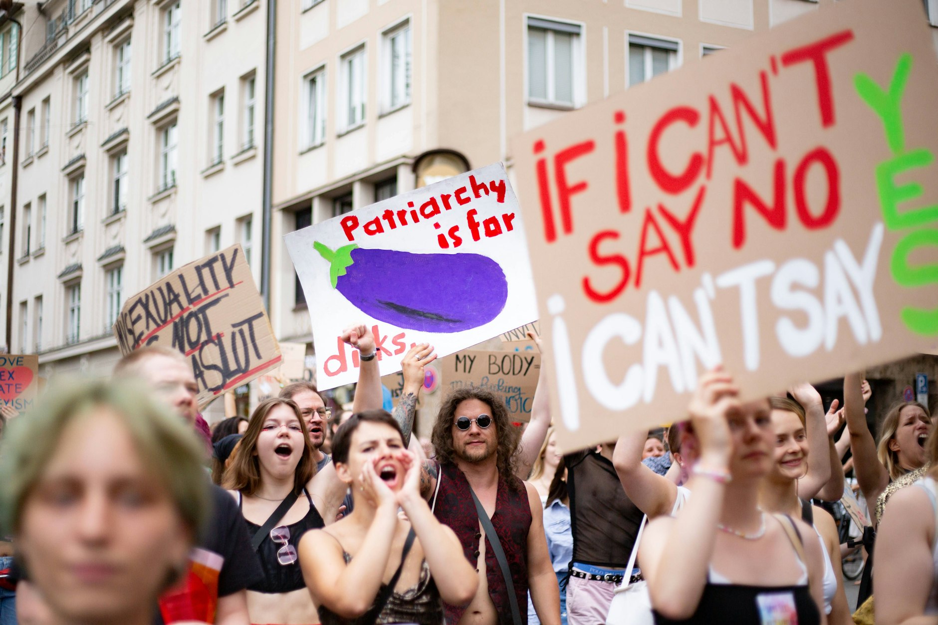 Slutwalk: In München demonstrierten jedes Jahr Hunderte von Menschen gegen Sexismus, Victim Blaming und sexualisierte Gewalt.&nbsp;
