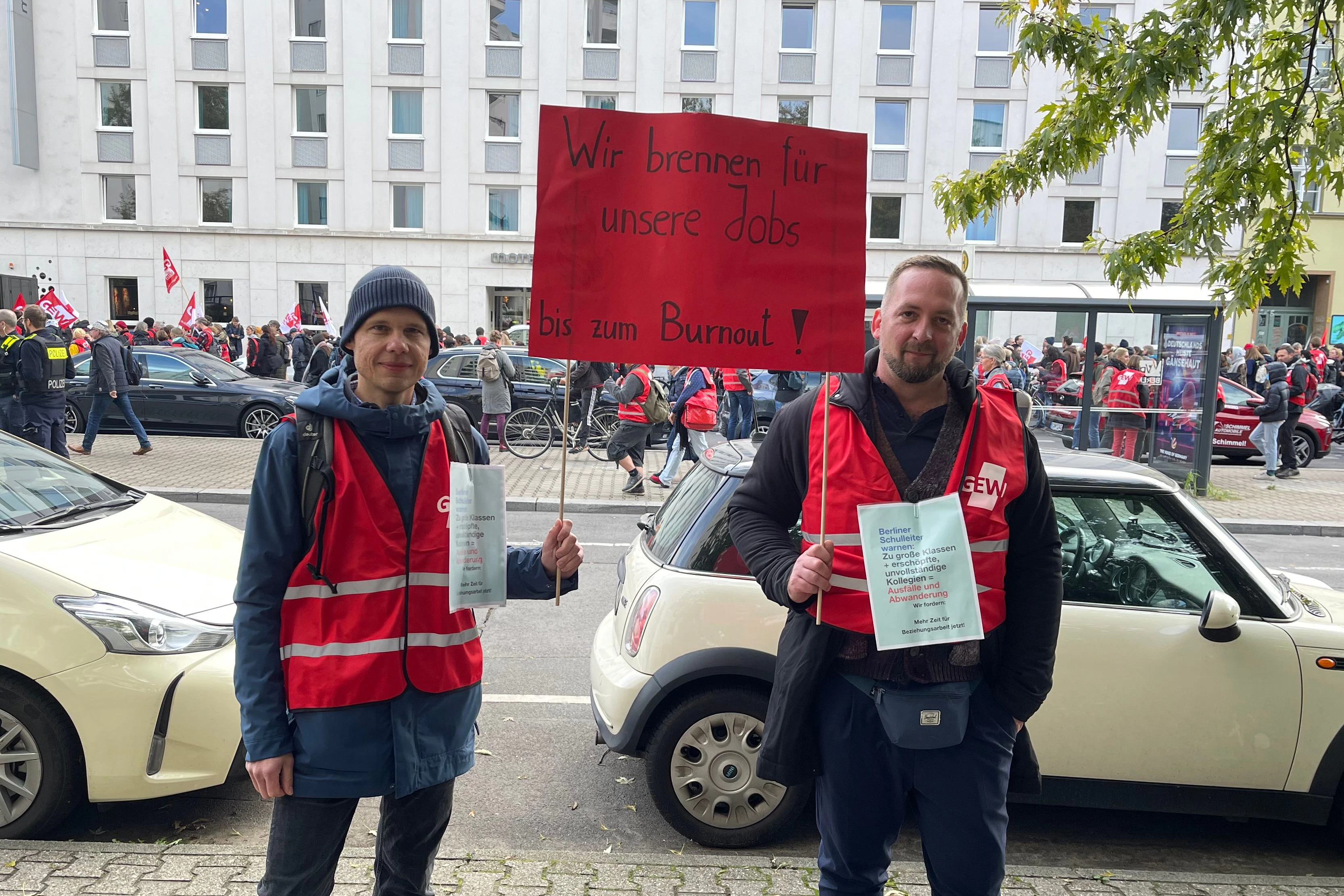 Die Schulleiter Sebastian Koven (links) und Florian Hackmann