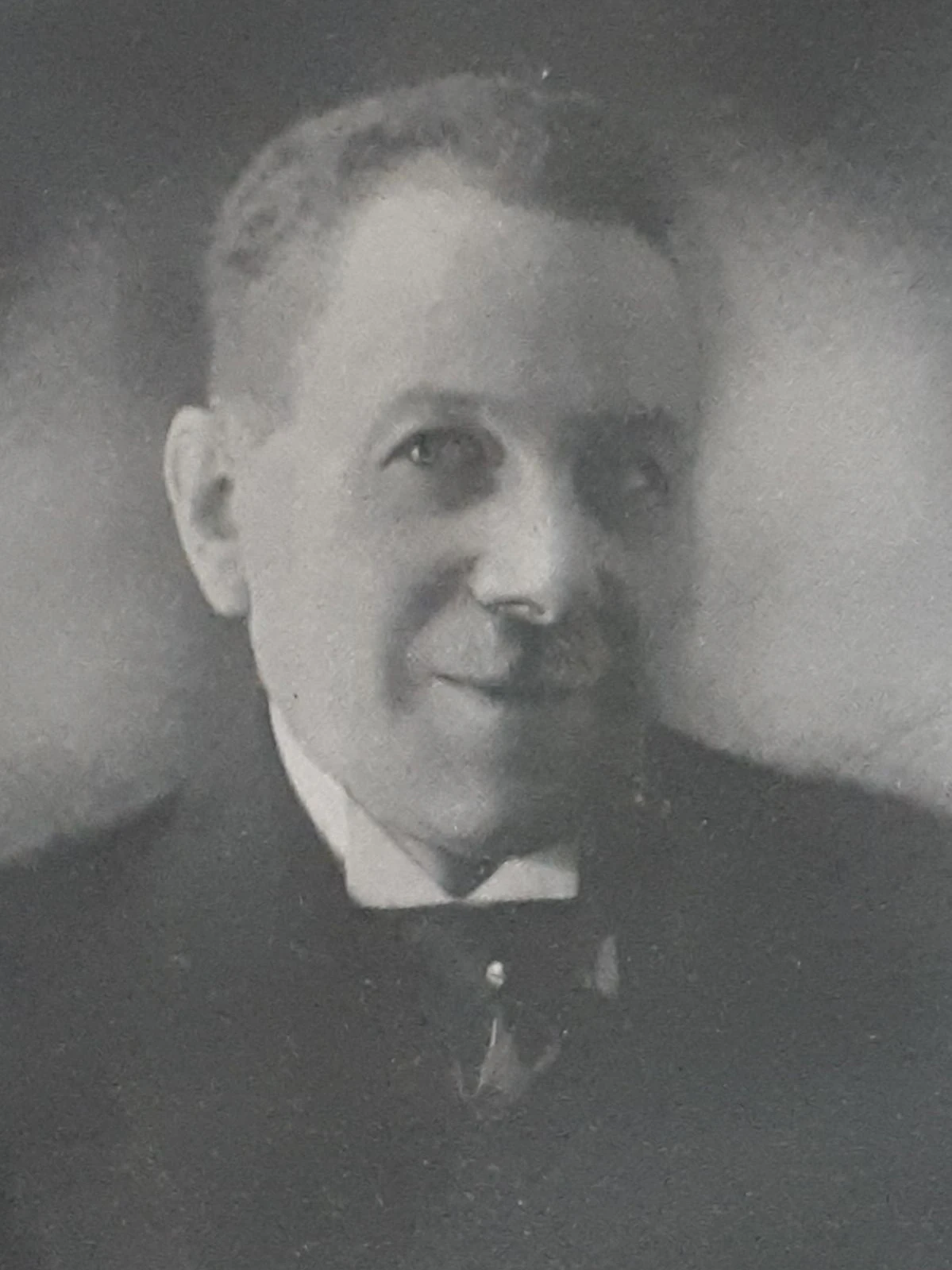 Porträtfoto aus „Schnurriges und Knurriges“ 1921