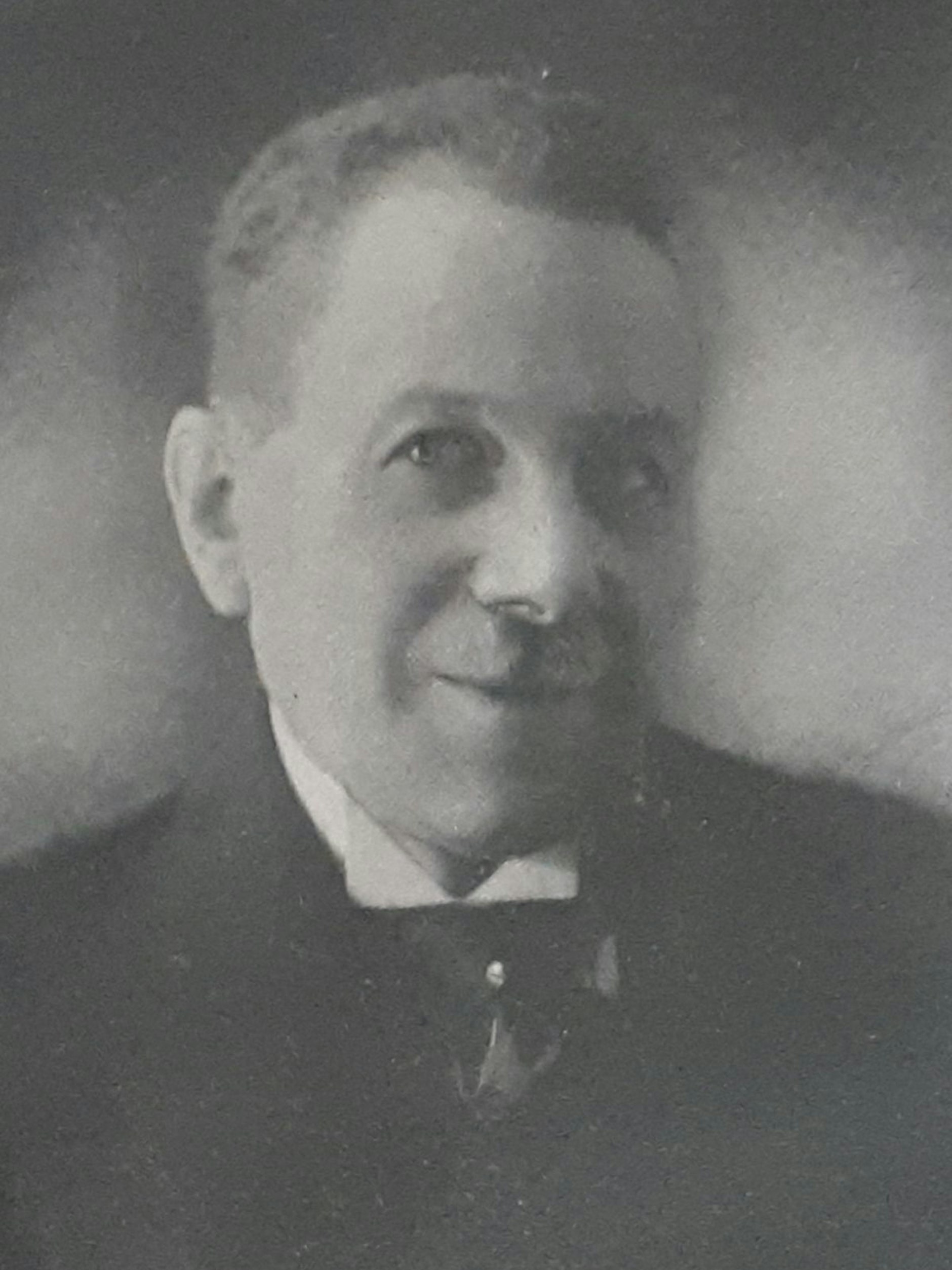 Porträtfoto aus „Schnurriges und Knurriges“ 1921