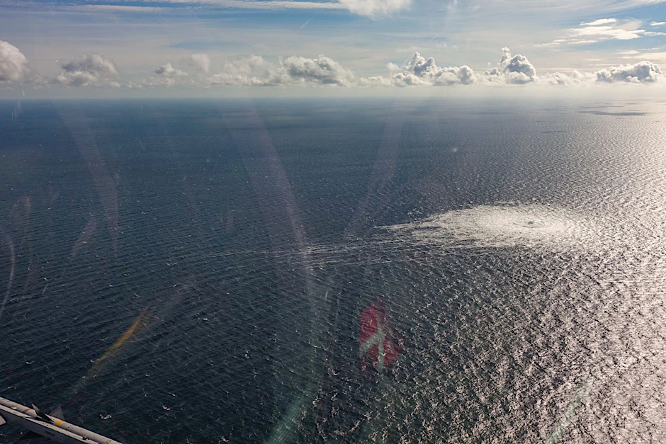Das Nord-Stream-2-Gasleck in der Nähe von Bornholm aus der Luft.