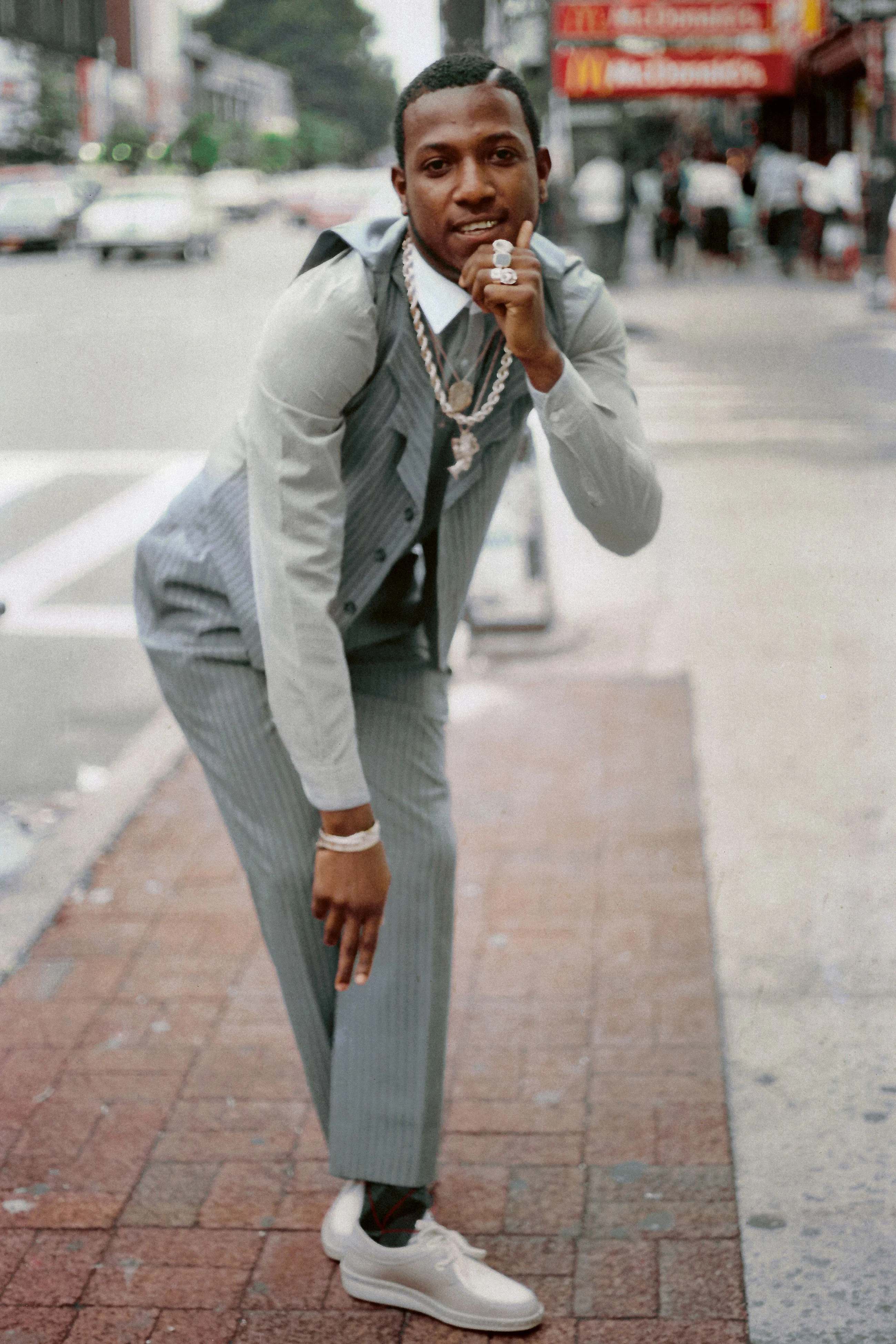 Nofretete als Anhänger: Straßenszene aus East Flatbush, 1982.