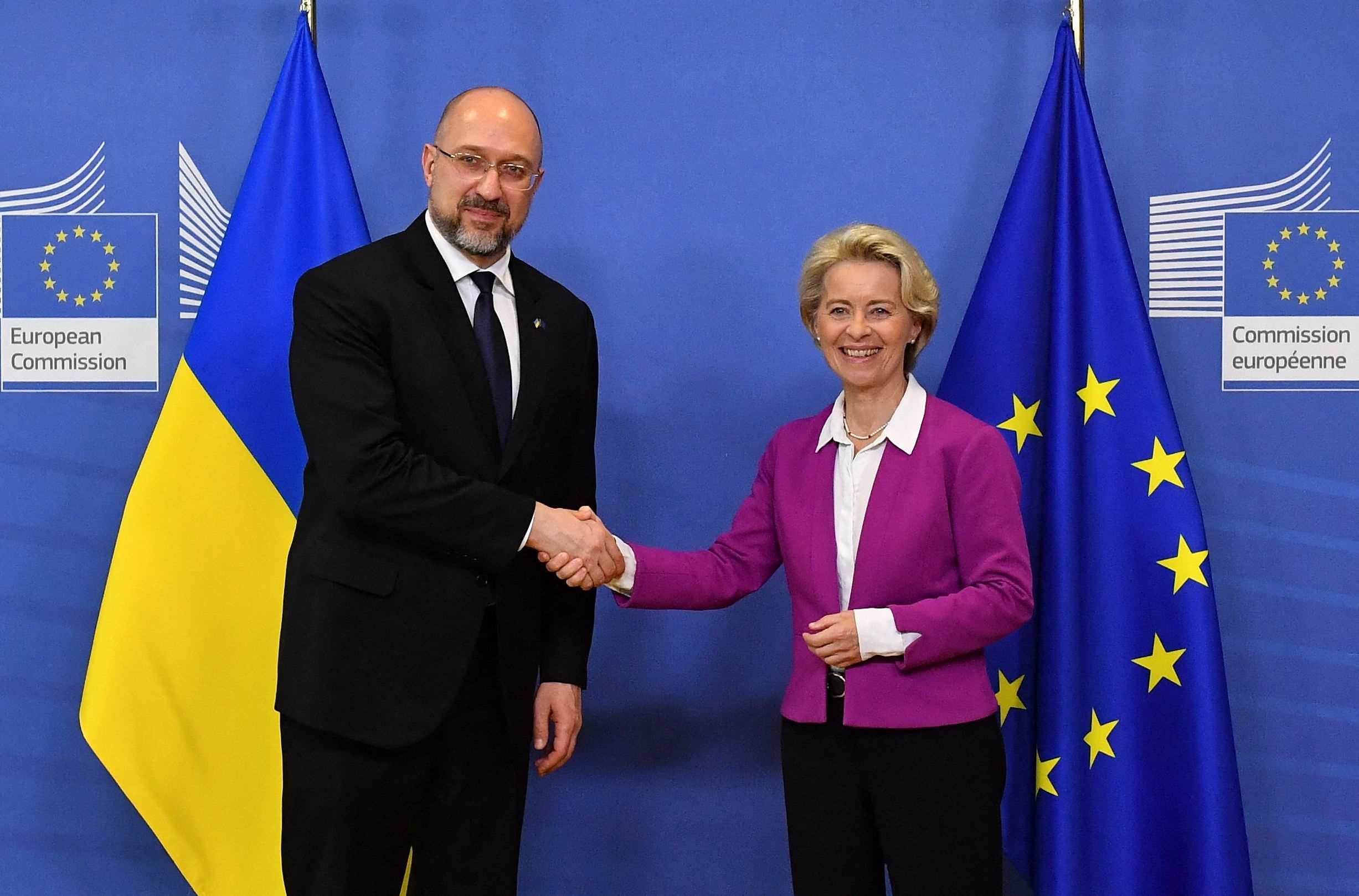 Der ukrainische Premier Denys Schmyhal mit EU-Kommissionspräsidentin Ursula von der Leyen in Brüssel