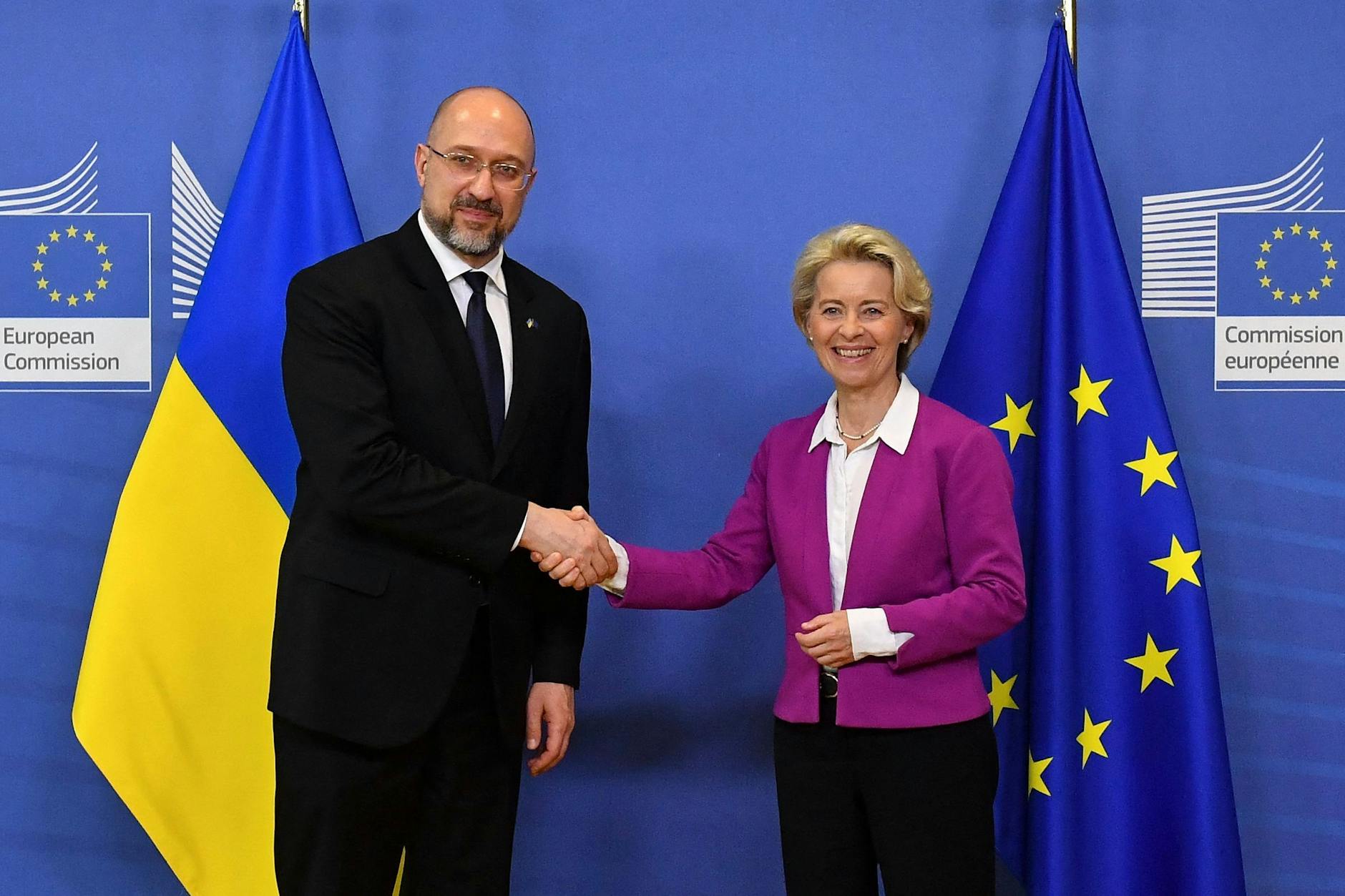Der ukrainische Premier Denys Schmyhal mit EU-Kommissionspräsidentin Ursula von der Leyen in Brüssel