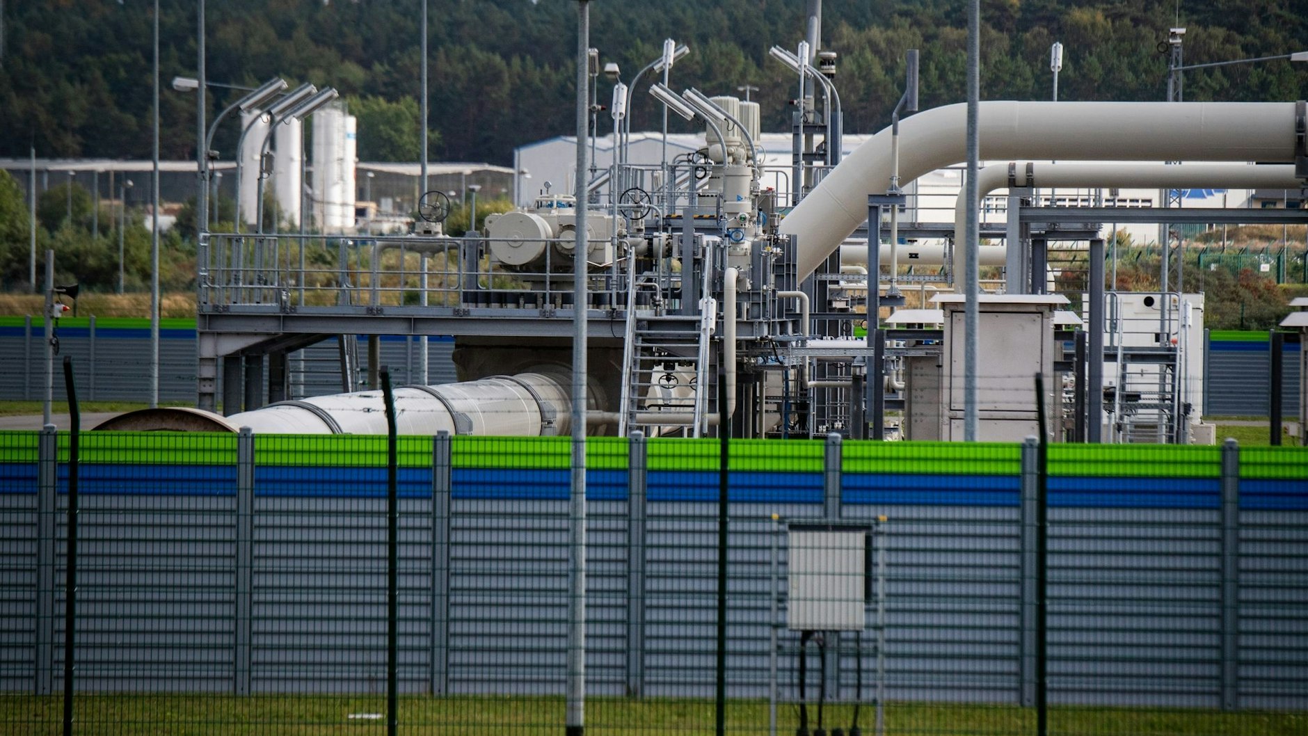 Rohrsysteme und Absperrvorrichtungen in der Gasempfangsstation der Ostsee-Pipeline Nord Stream 2 in Lubmin.