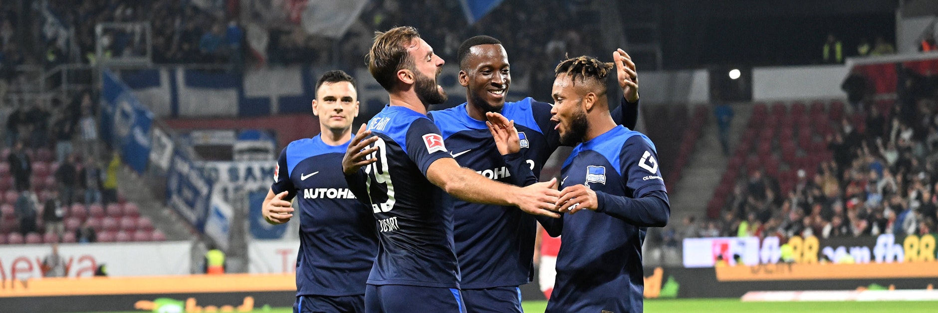 Hertha, wie haste dir verändert: Lucas Tousart ist endlich Anführer, jubelt mit Rückkehrer Dodi Lukebakio (M.) sowie den Neuen Chideru Ejuke (r.) und Filip Uremovic (l.).