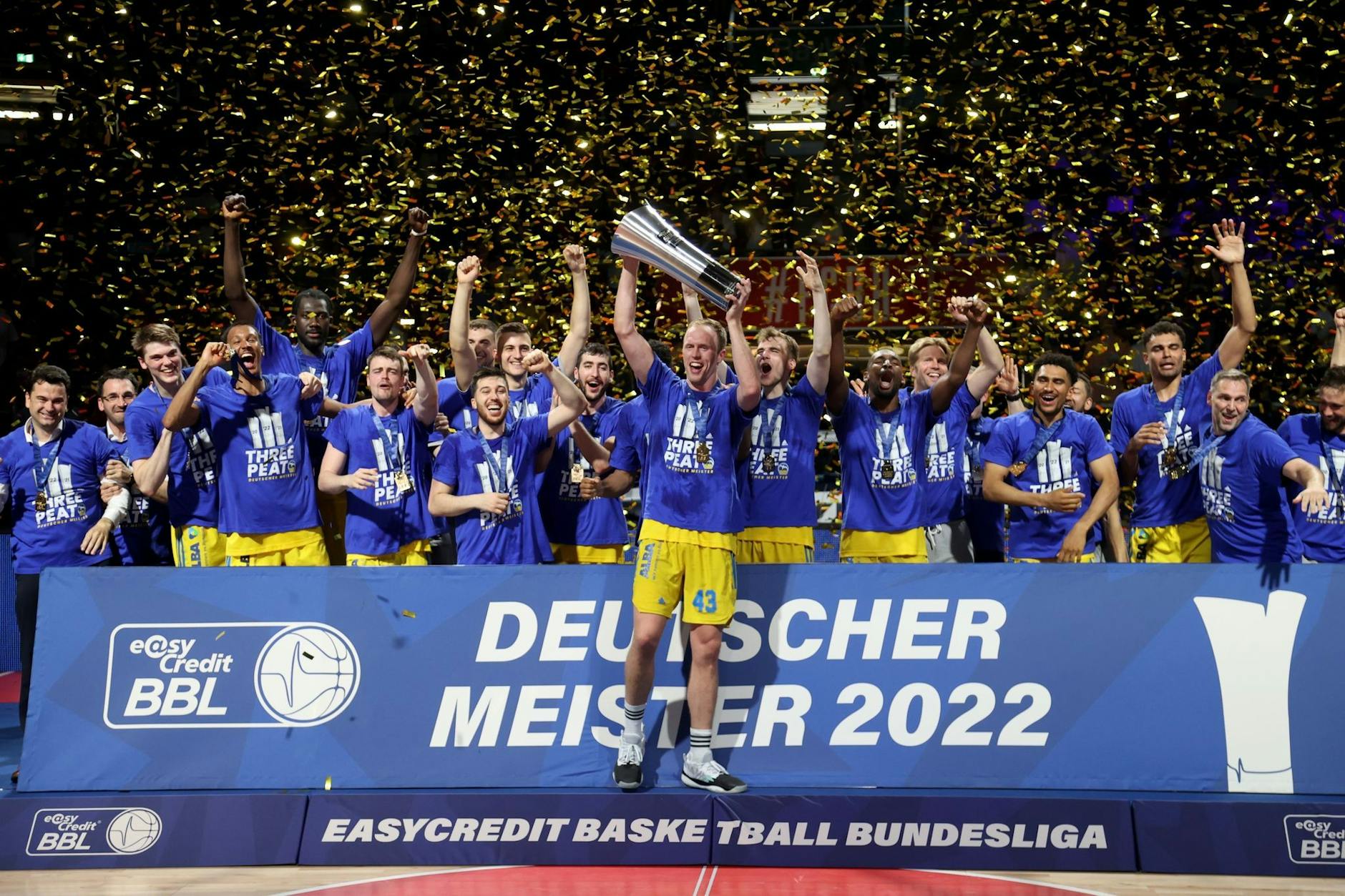ARCHIV - Alba Berlin geht als Titelverteidiger in die neue BBL-Saison.