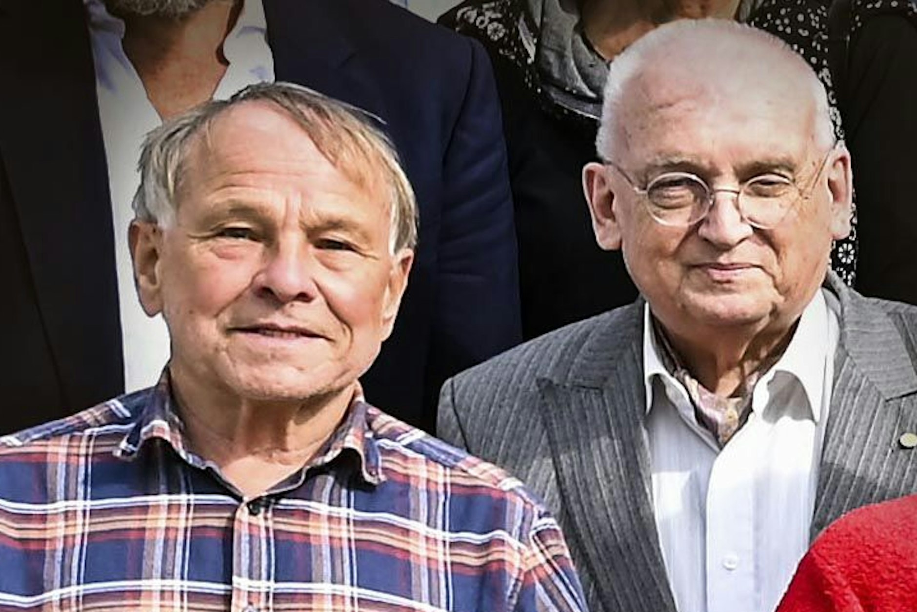 Jens Knobloch (l.), Chefkonstrukteur des DDR-1-Megabit-Chips, und Bernd Junghans, Projektleiter dieses Großprojekts der DDR-Mikroelektronik, im September 2022. Beide wirkten nach 1990 am Erhalt des Mikroelektronik-Zentrums Dresden.