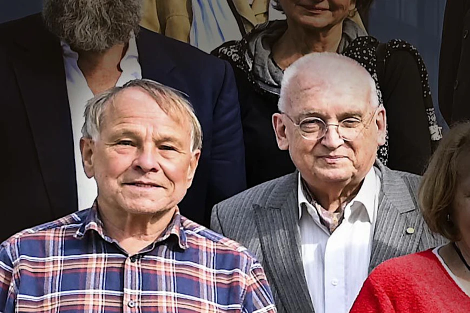 Jens Knobloch (l.), Chefkonstrukteur des DDR-1-Megabit-Chips, und Bernd Junghans, Projektleiter dieses Großprojekts der DDR-Mikroelektronik, im September 2022. Beide wirkten nach 1990 am Erhalt des Mikroelektronik-Zentrums Dresden.