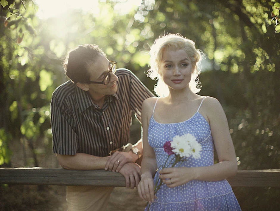 Ein kurzes Glück findet Marilyn Monroe (Ana de Armas) in der Ehe mit Arthur Miller (Adrian Brody).&nbsp;