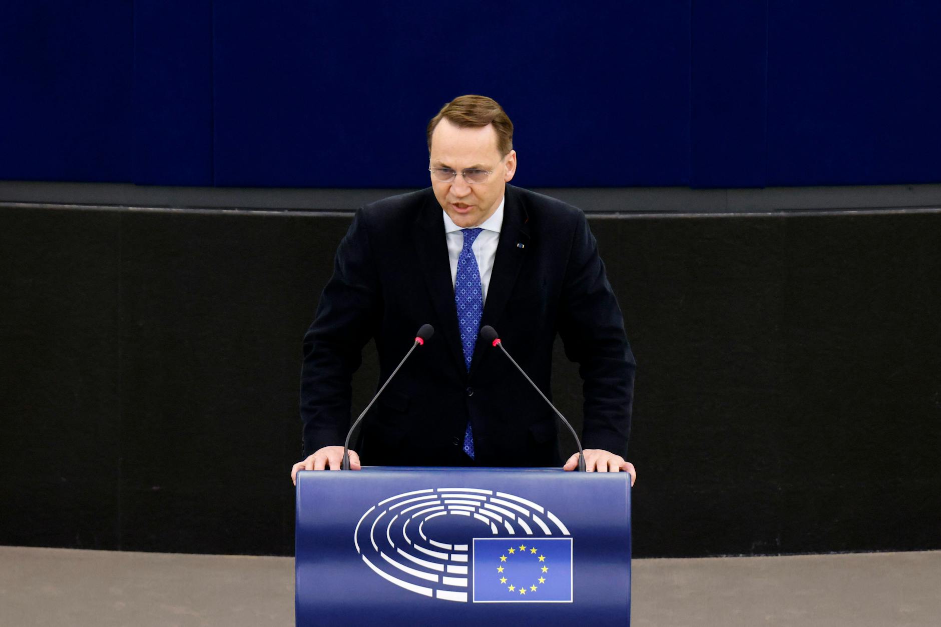 Radoslaw Sikorski im Plenarsaal des Europäischen Parlaments.