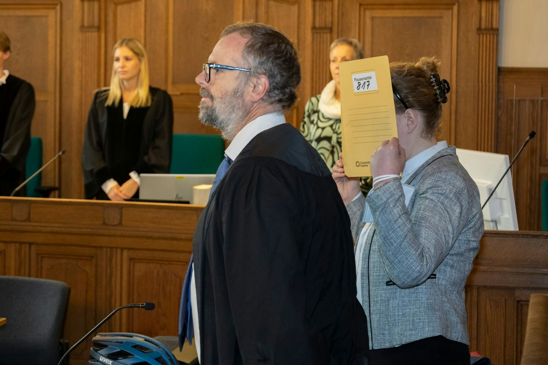 Die Angeklagte soll mehr als eine halbe Million Euro verzockt haben, so die Staatsanwaltschaft. 