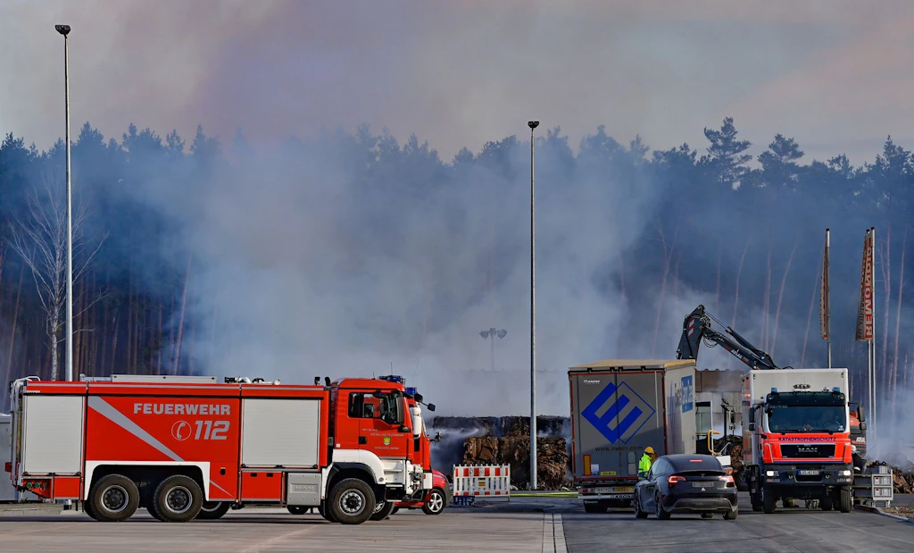 Wie beim Flughafen BER: Beim Tesla-Werk funktioniert die Brandschutzanlage nicht