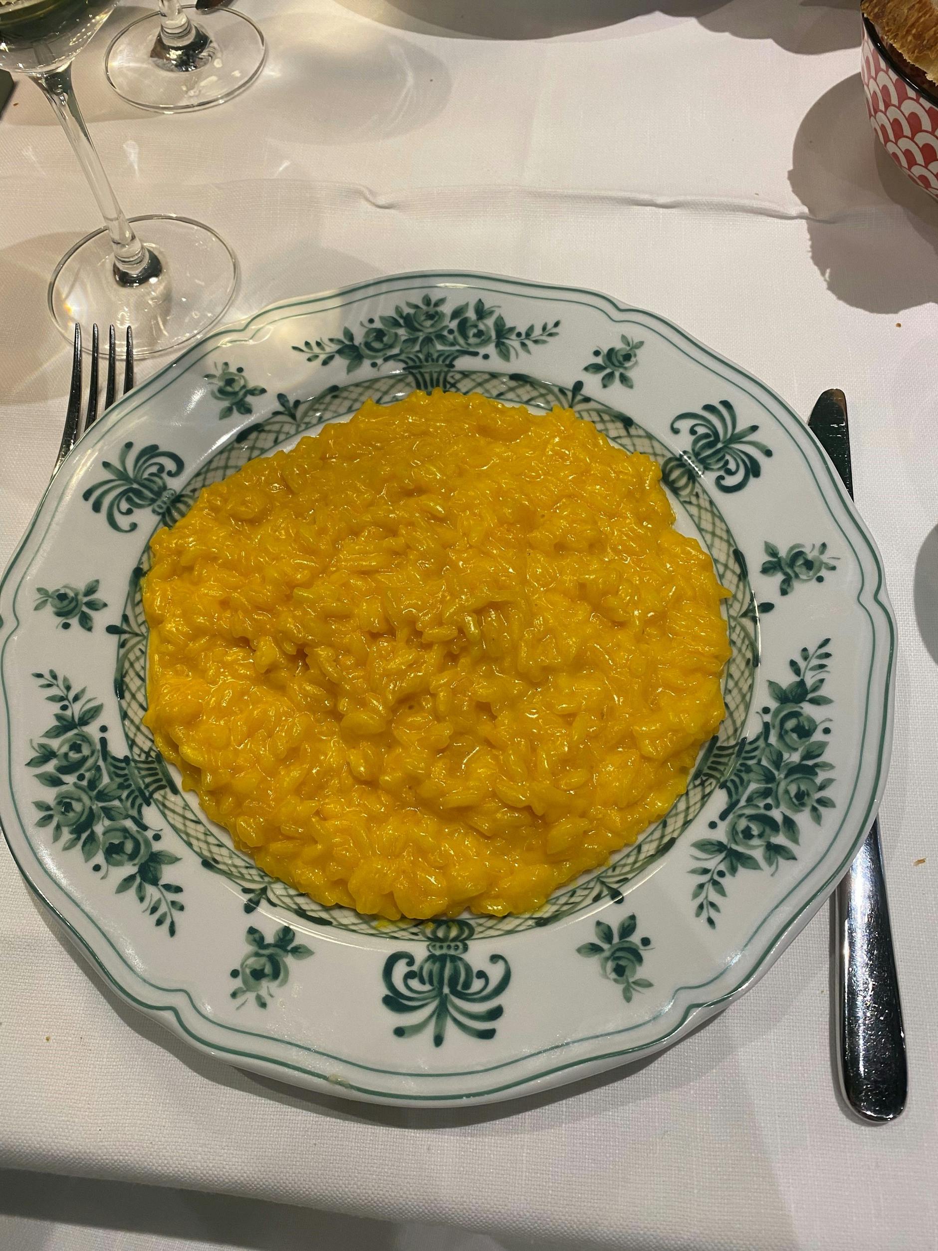 Risotto alla Milanese aus der <em>Trattoria Casa Fontana 23 Risotti</em> in Mailand.