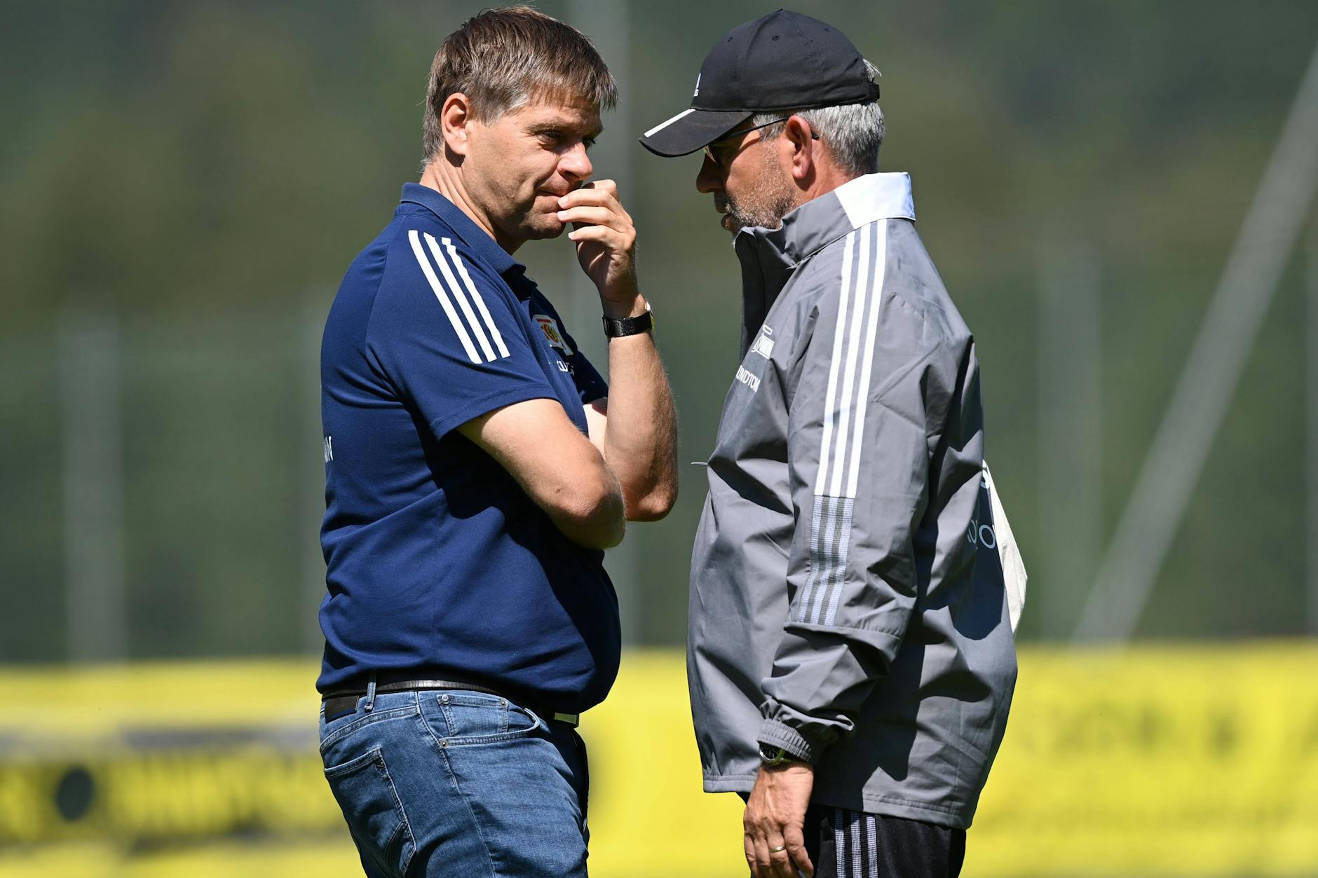Unions Manager Oliver Ruhnert und Trainer Urs Fischer haben sich genau überlegt, wie sie die durch die WM bedingte Bundesligapause nutzen wollen. 