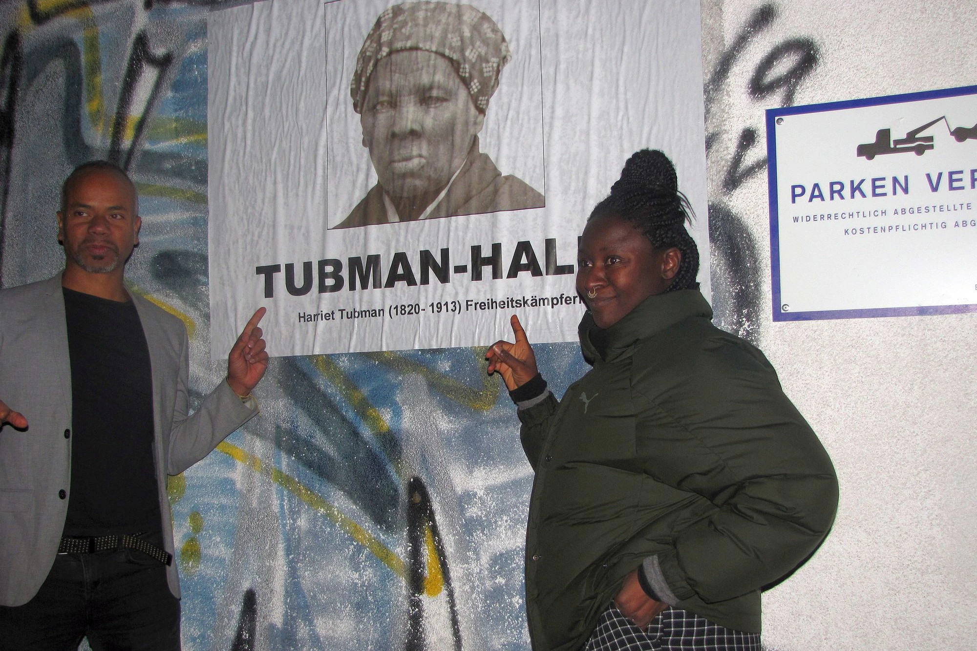 Ein Vermächtnis hinterlassen: Nach dem Treffen am Mittwoch haben Mantu dos Santos Pinto und Kahbit Ebob Enow die Adlerhalle symbolisch in Tubman-Halle „umbenannt“.