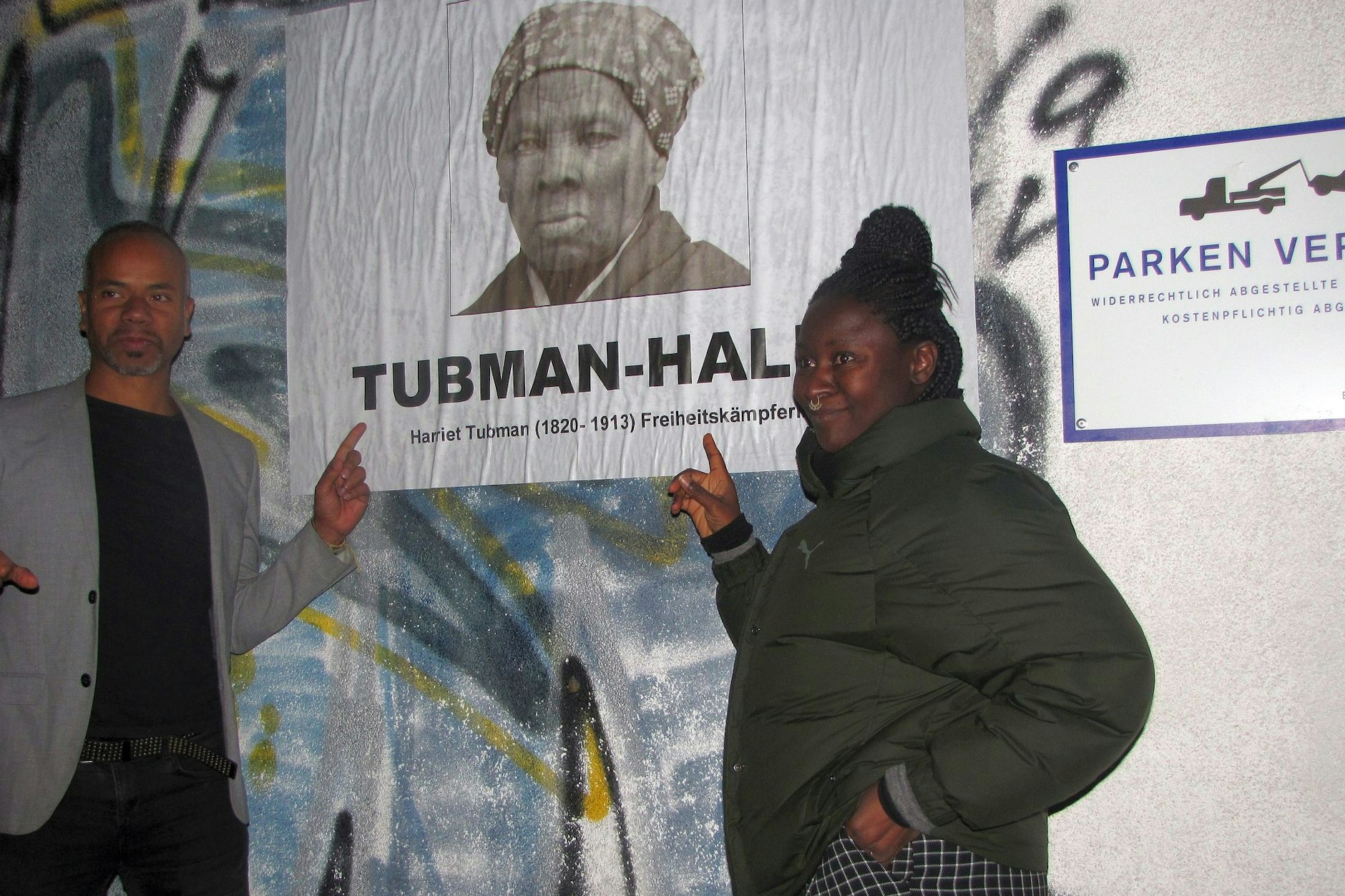 Ein Vermächtnis hinterlassen: Nach dem Treffen am Mittwoch haben Mantu dos Santos Pinto und Kahbit Ebob Enow die Adlerhalle symbolisch in Tubman-Halle „umbenannt“.