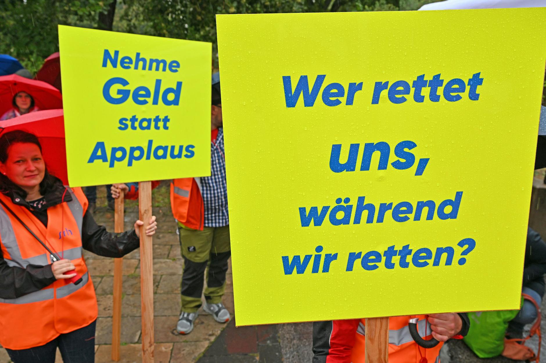 „Alarmstufe Rot“: Seit mehr als zwei Wochen demonstrieren Kliniken in deutschen Städten. In Berlin fand der Abschluss statt.