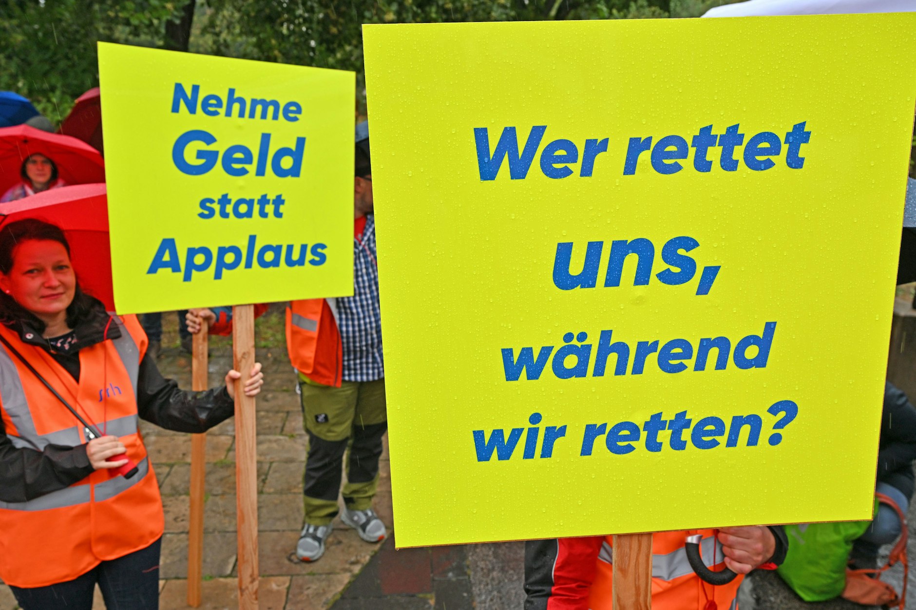 „Alarmstufe Rot“: Seit mehr als zwei Wochen demonstrieren Kliniken in deutschen Städten. In Berlin fand der Abschluss statt.
