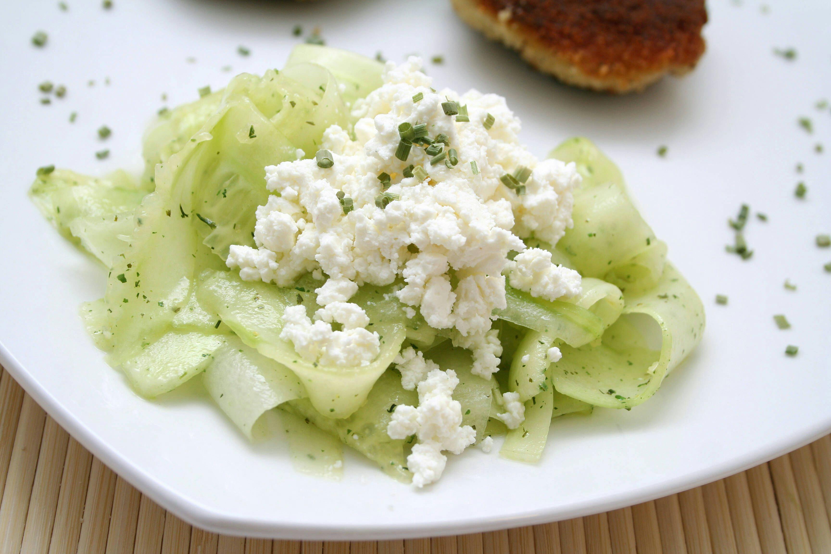 Geniales Rezept für Gurkensalat mit Fetakäse: Die Abwandlung des DDR ...