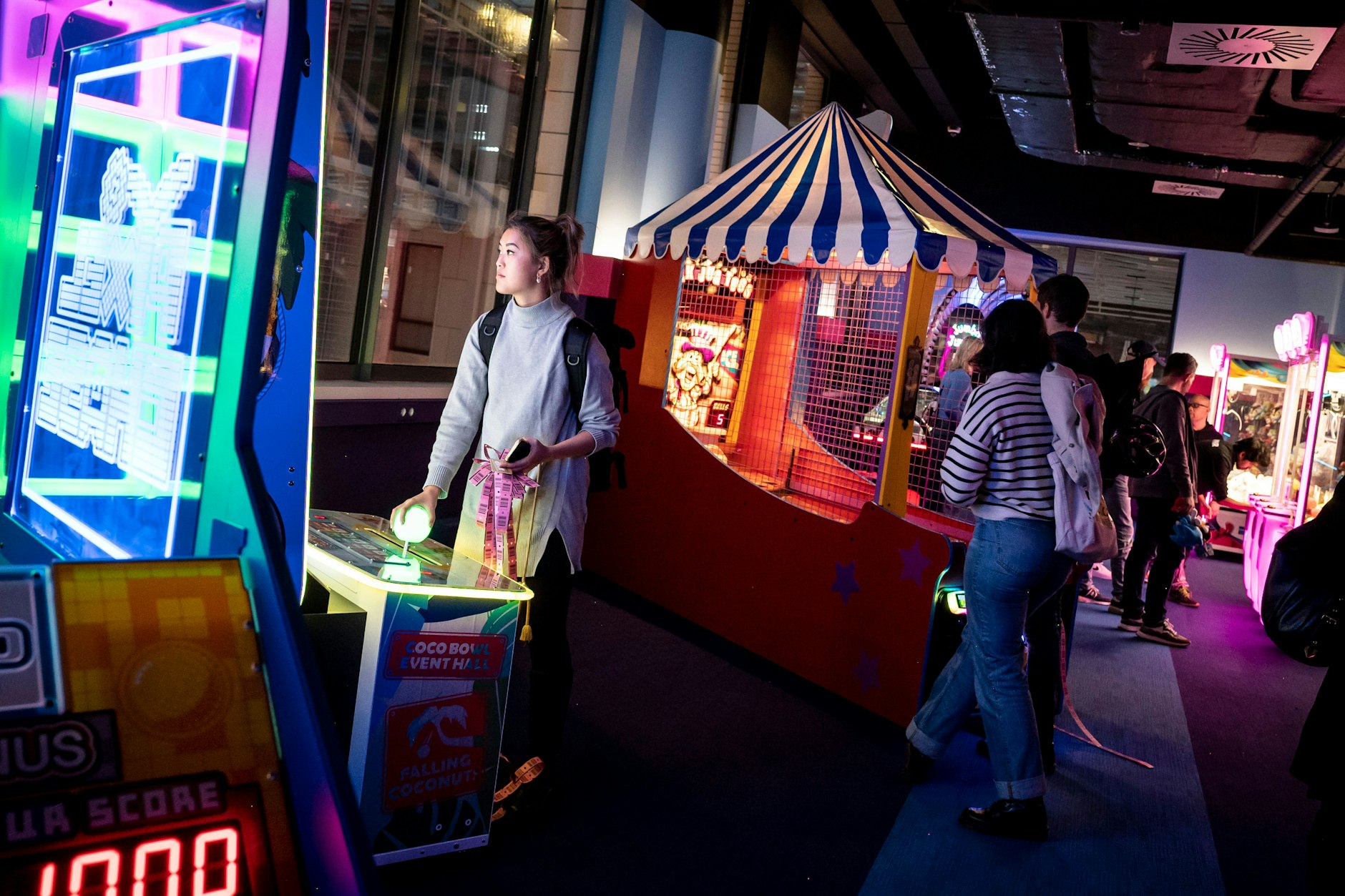 Die ersten Besucher bei der „Gamestate“-Eröffnung.