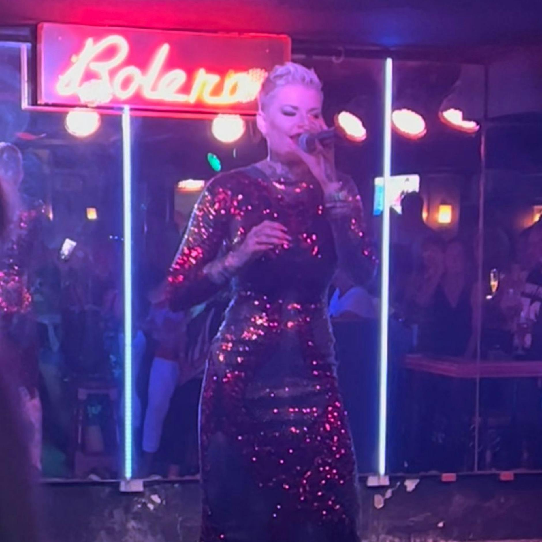 MIT VIDEO! Nach Nazigruß-Skandal: Melanie Müller tritt weiter am Ballermann auf – auf Facebook behauptet sie etwas anderes