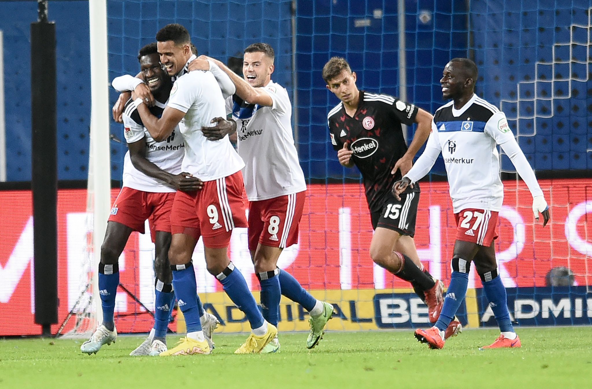 Sieg Gegen Düsseldorf: HSV Schafft Sprung An Tabellenspitze