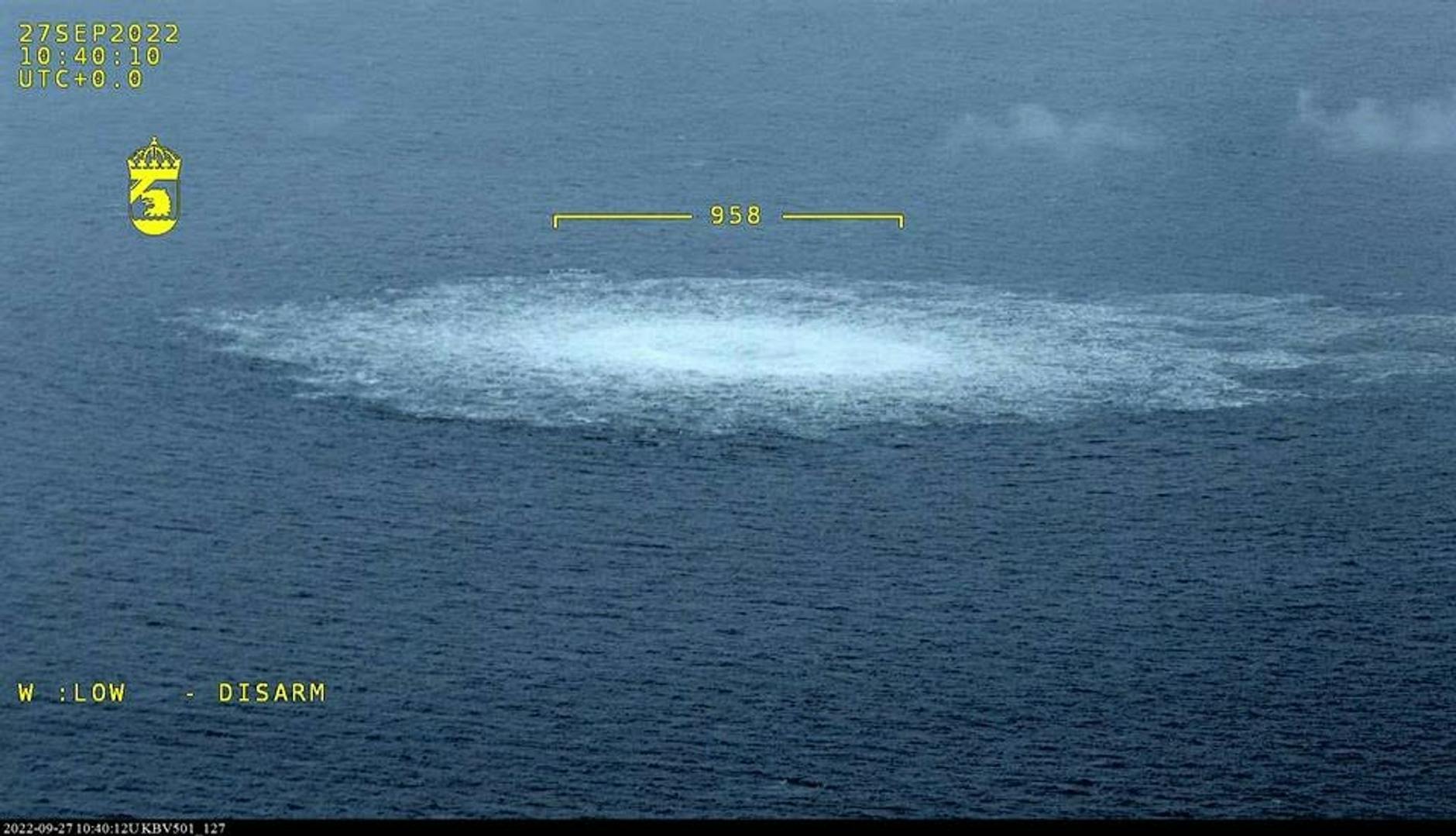 HANDOUT - Das Nord Stream 1-Gasleck in der Ostsee, fotografiert aus einem Flugzeug der schwedischen Küstenwache.