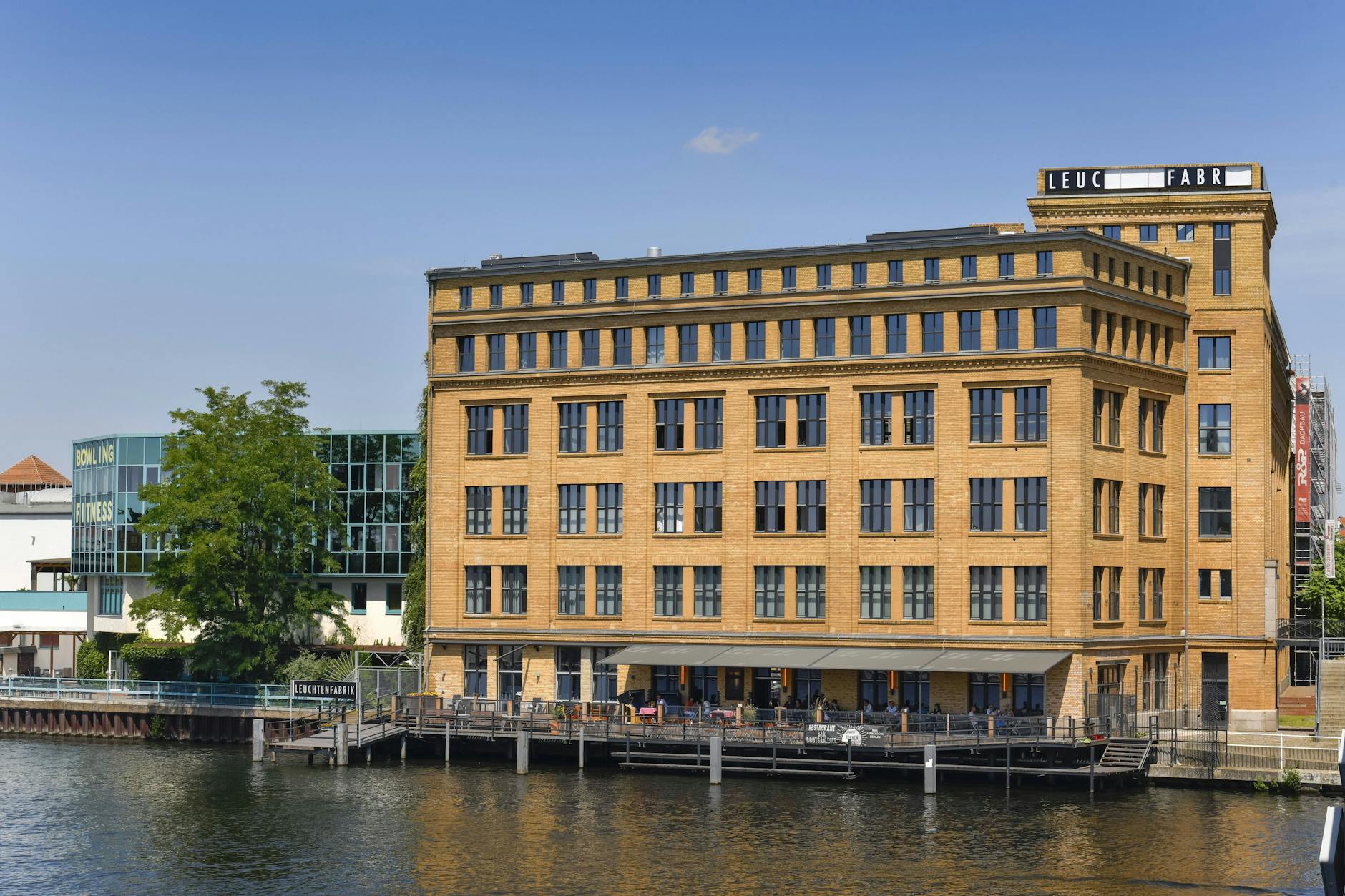 Industriedenkmal, Szene-Gastro, Wasserplätzchen: Leuchtenfabrik in Oberschöneweide.