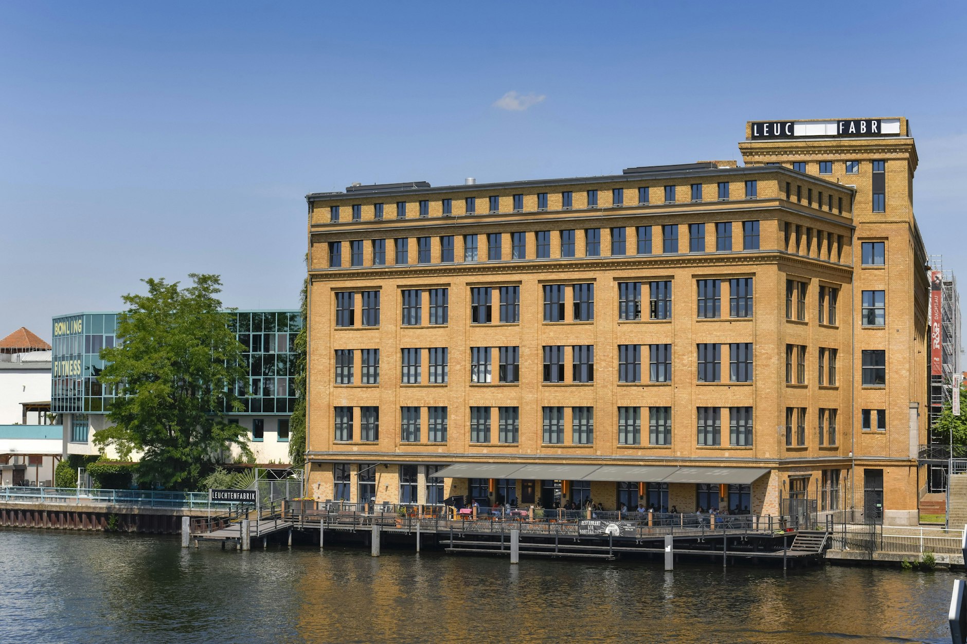 Industriedenkmal, Szene-Gastro, Wasserplätzchen: Leuchtenfabrik in Oberschöneweide.