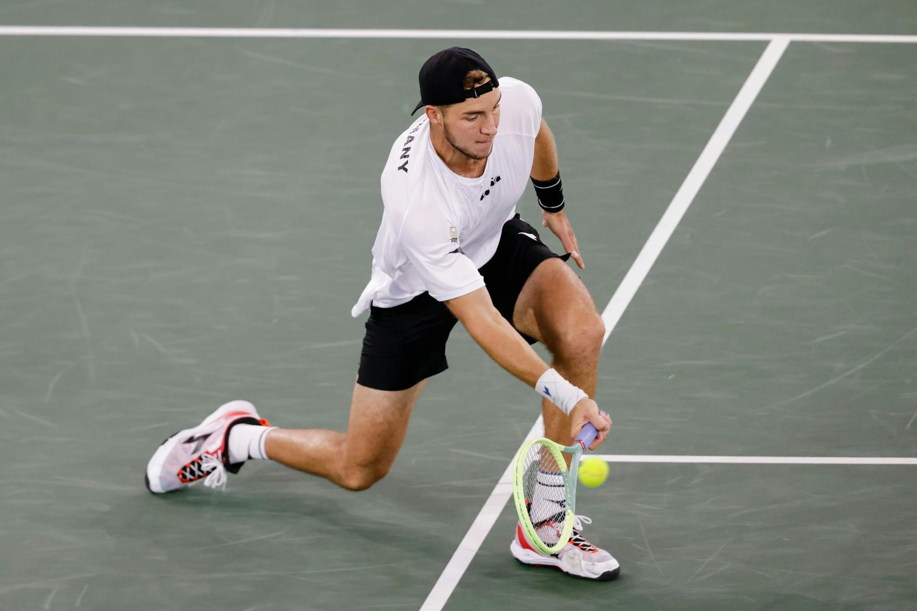 Steht bei Turnier in Sofia im Achtelfinale: Jan-Lennard Struff in Aktion.
