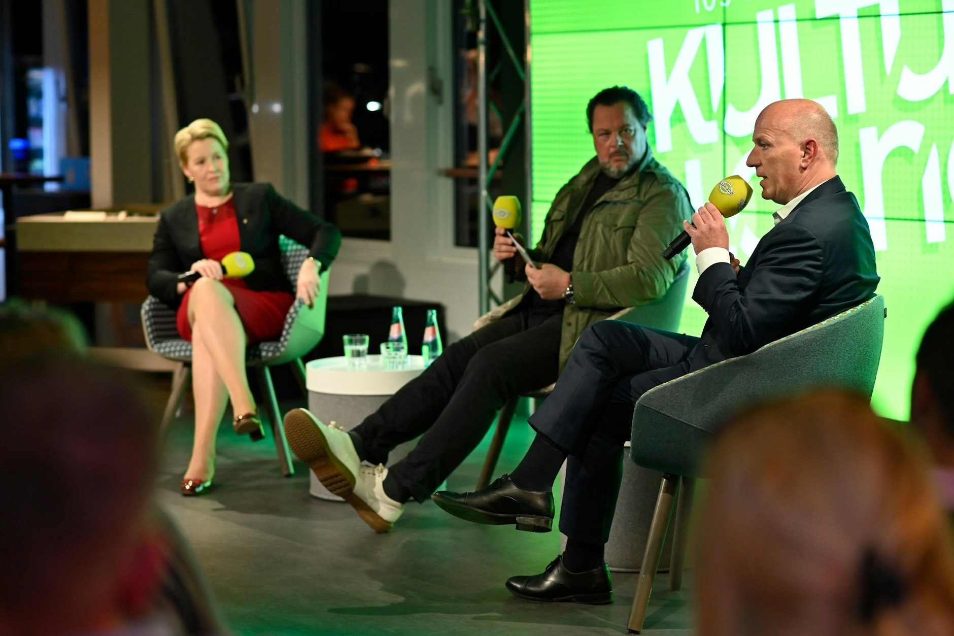Franziska Giffey, Moderator Jochen Trus und Kai Wegner (v. l. n. r.)